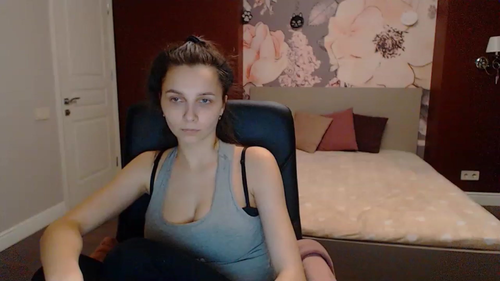Gallery image thumbnail from Karina_Mils's myfreecams stream on, 03/17/2023, 17:57 image 17 of 20