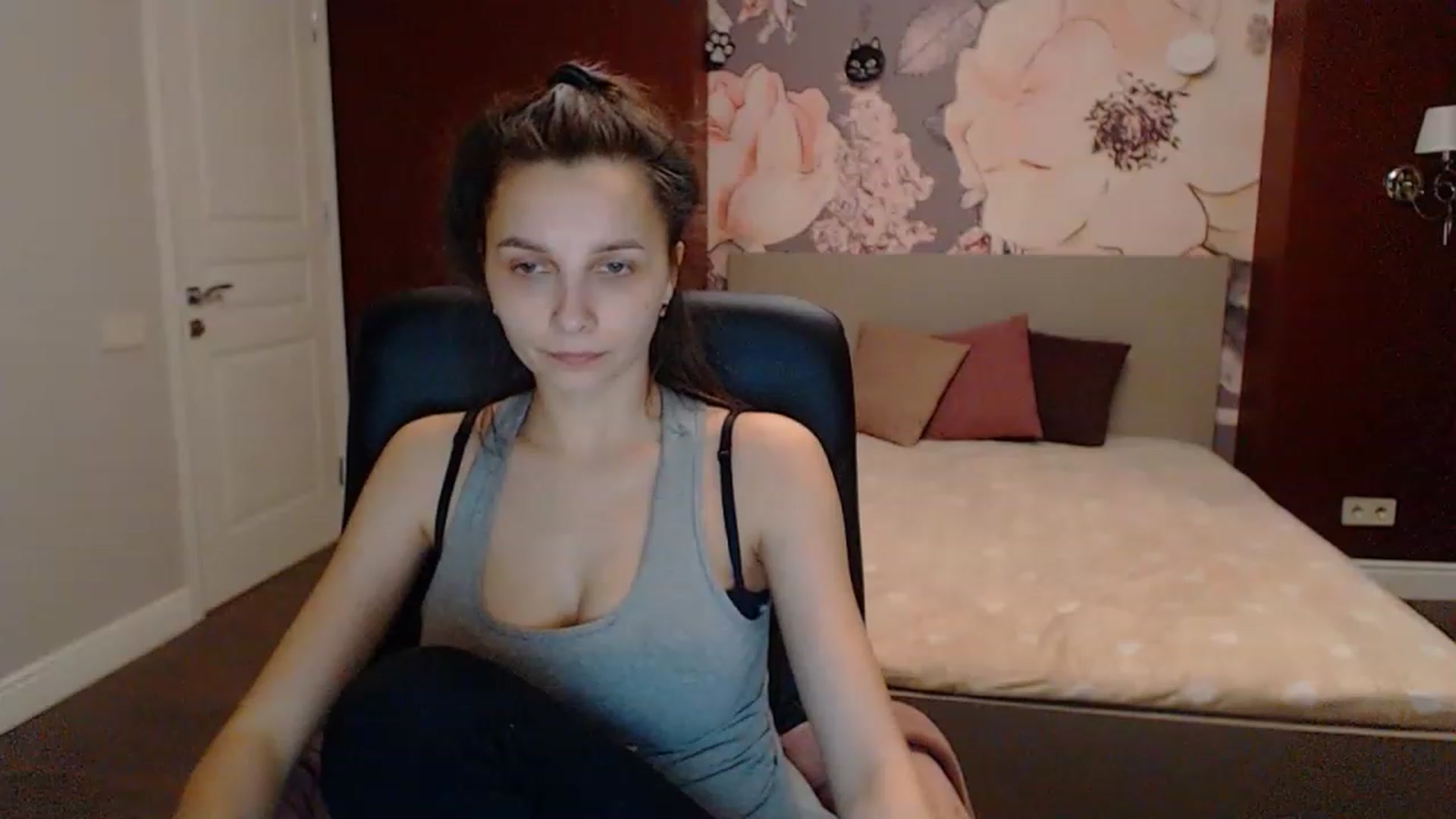 Gallery image thumbnail from Karina_Mils's myfreecams stream on, 03/17/2023, 17:57 image 4 of 20