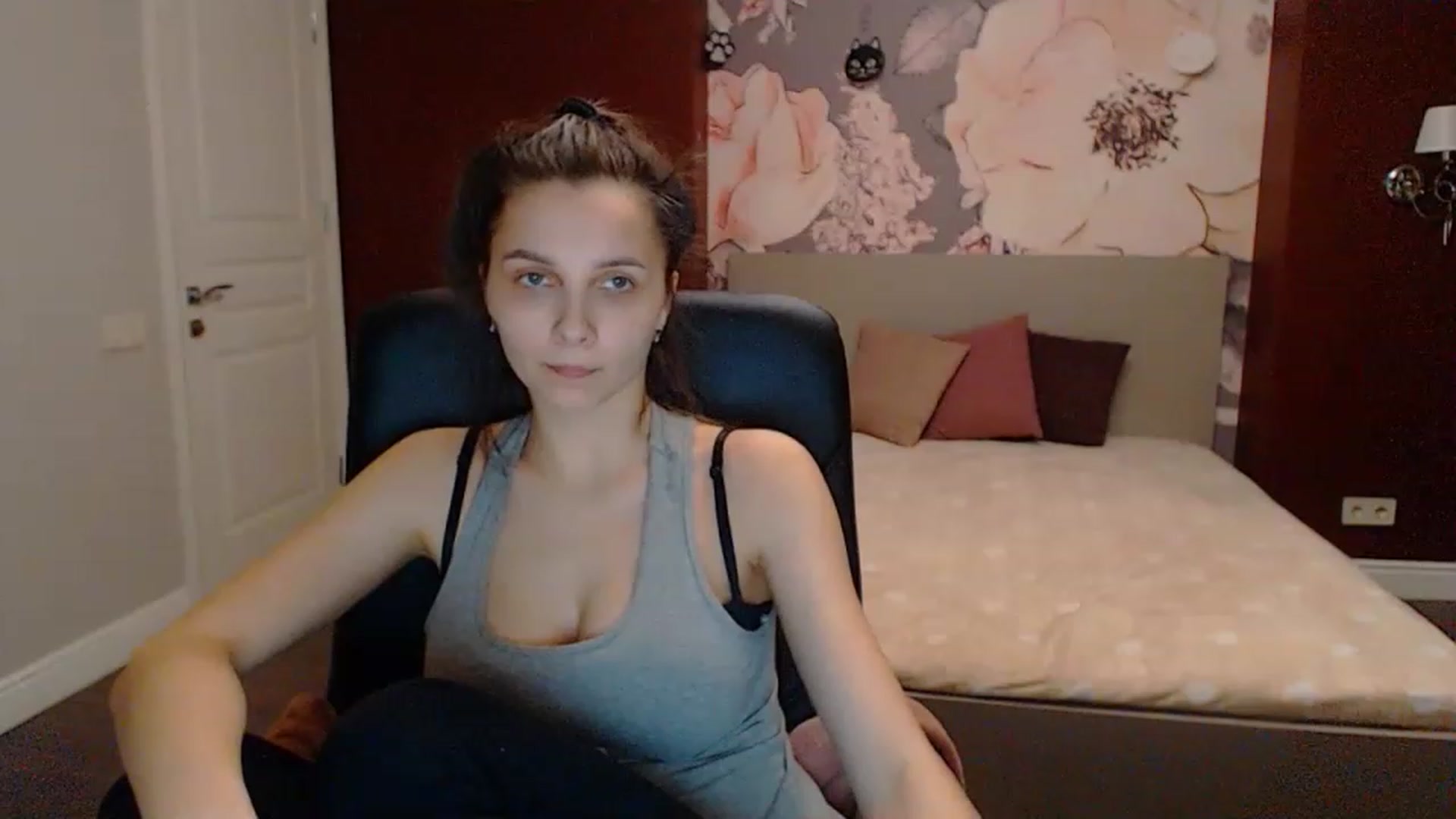 Gallery image thumbnail from Karina_Mils's myfreecams stream on, 03/17/2023, 17:57 image 9 of 20