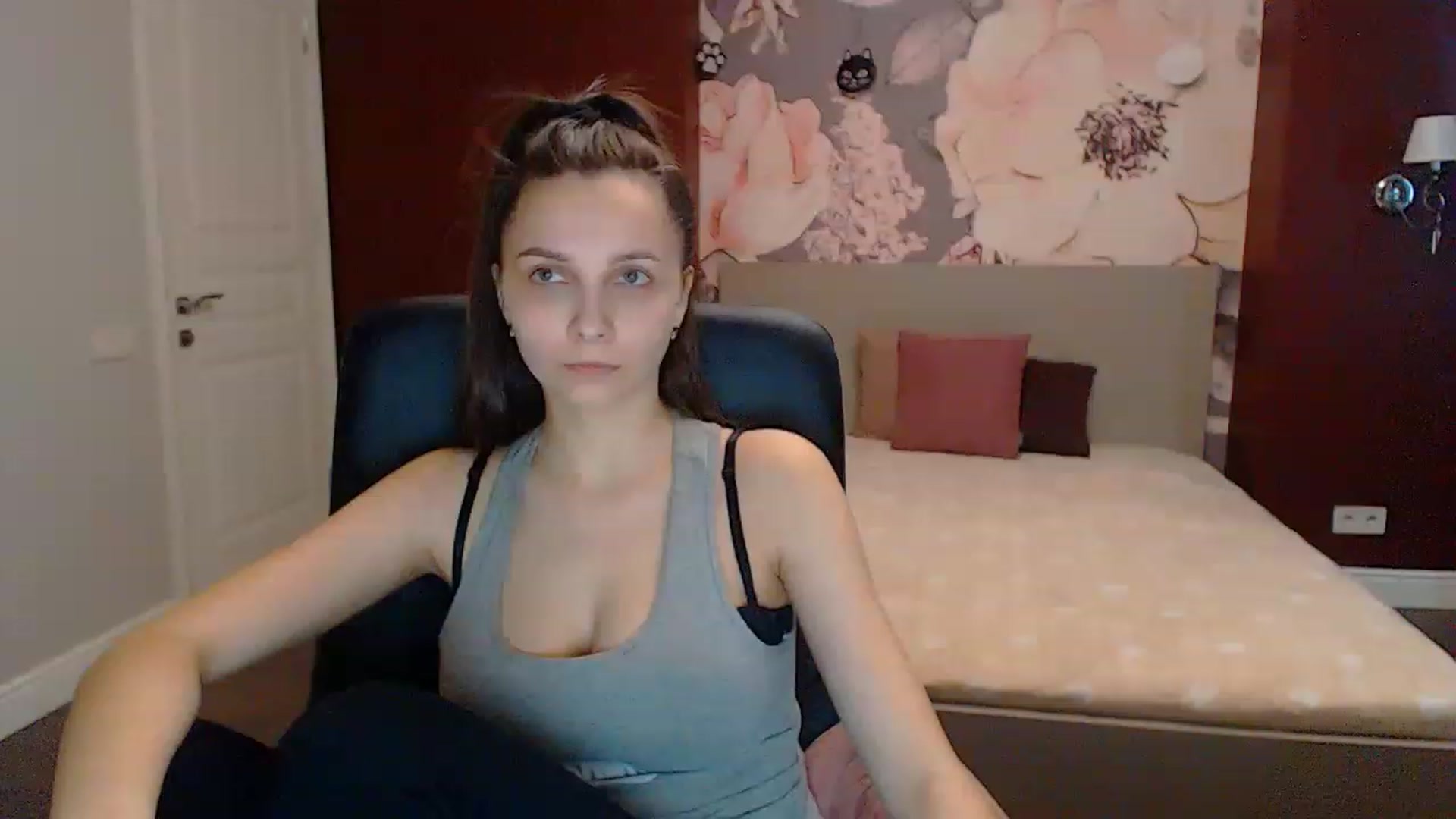 Gallery image thumbnail from Karina_Mils's myfreecams stream on, 03/18/2023, 12:51 image 10 of 20