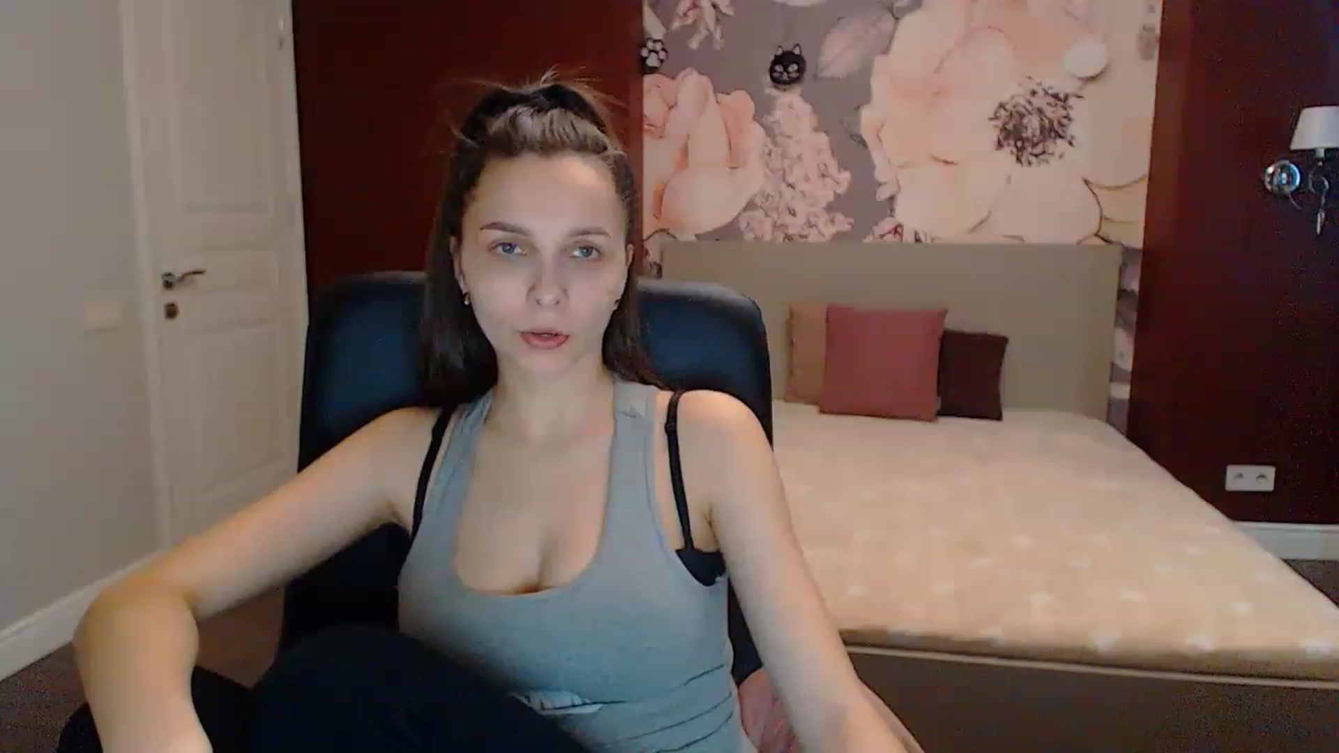 Gallery image thumbnail from Karina_Mils's myfreecams stream on, 03/18/2023, 12:51 image 8 of 20