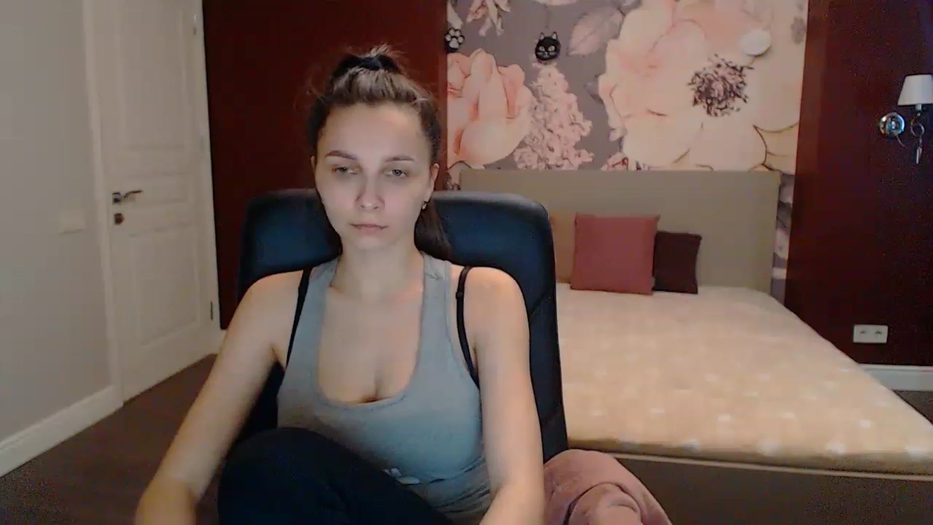 Gallery image thumbnail from Karina_Mils's myfreecams stream on, 03/18/2023, 12:51 image 17 of 20