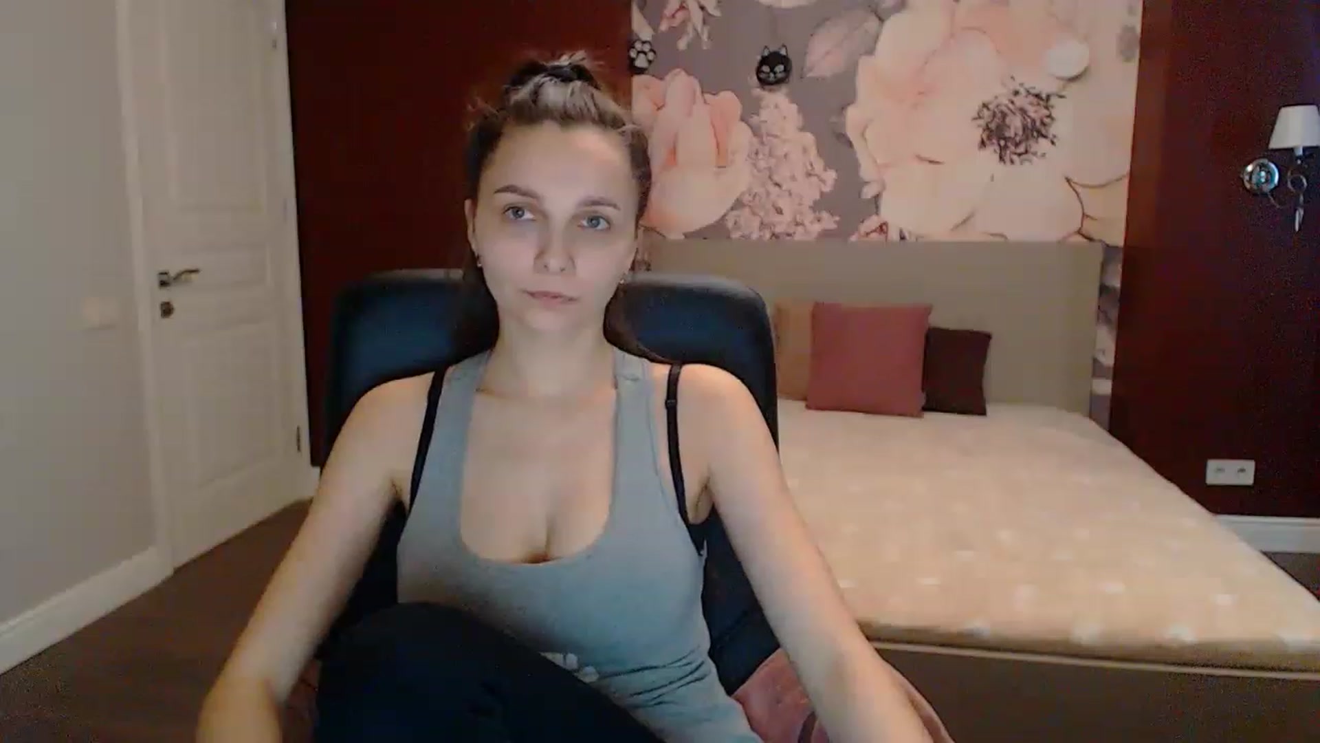 Gallery image thumbnail from Karina_Mils's myfreecams stream on, 03/18/2023, 12:51 image 20 of 20