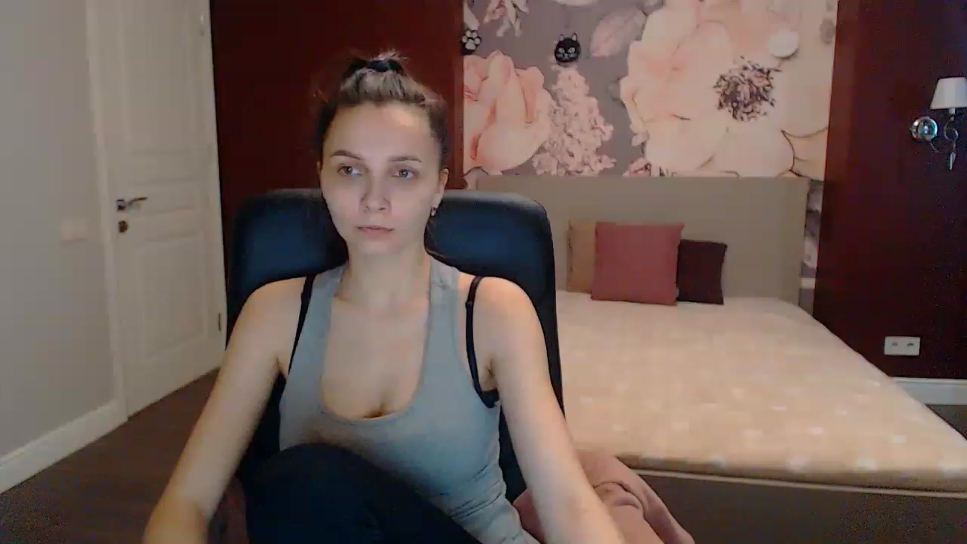 Gallery image thumbnail from Karina_Mils's myfreecams stream on, 03/18/2023, 12:51 image 19 of 20