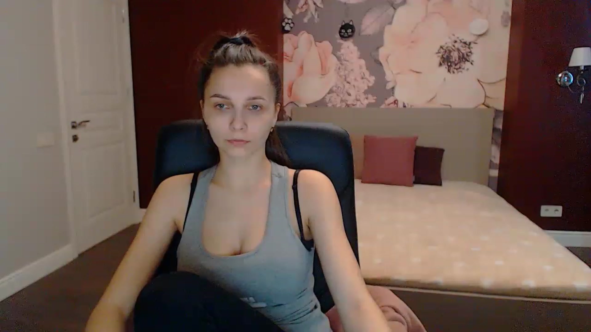 Gallery image thumbnail from Karina_Mils's myfreecams stream on, 03/18/2023, 12:51 image 18 of 20