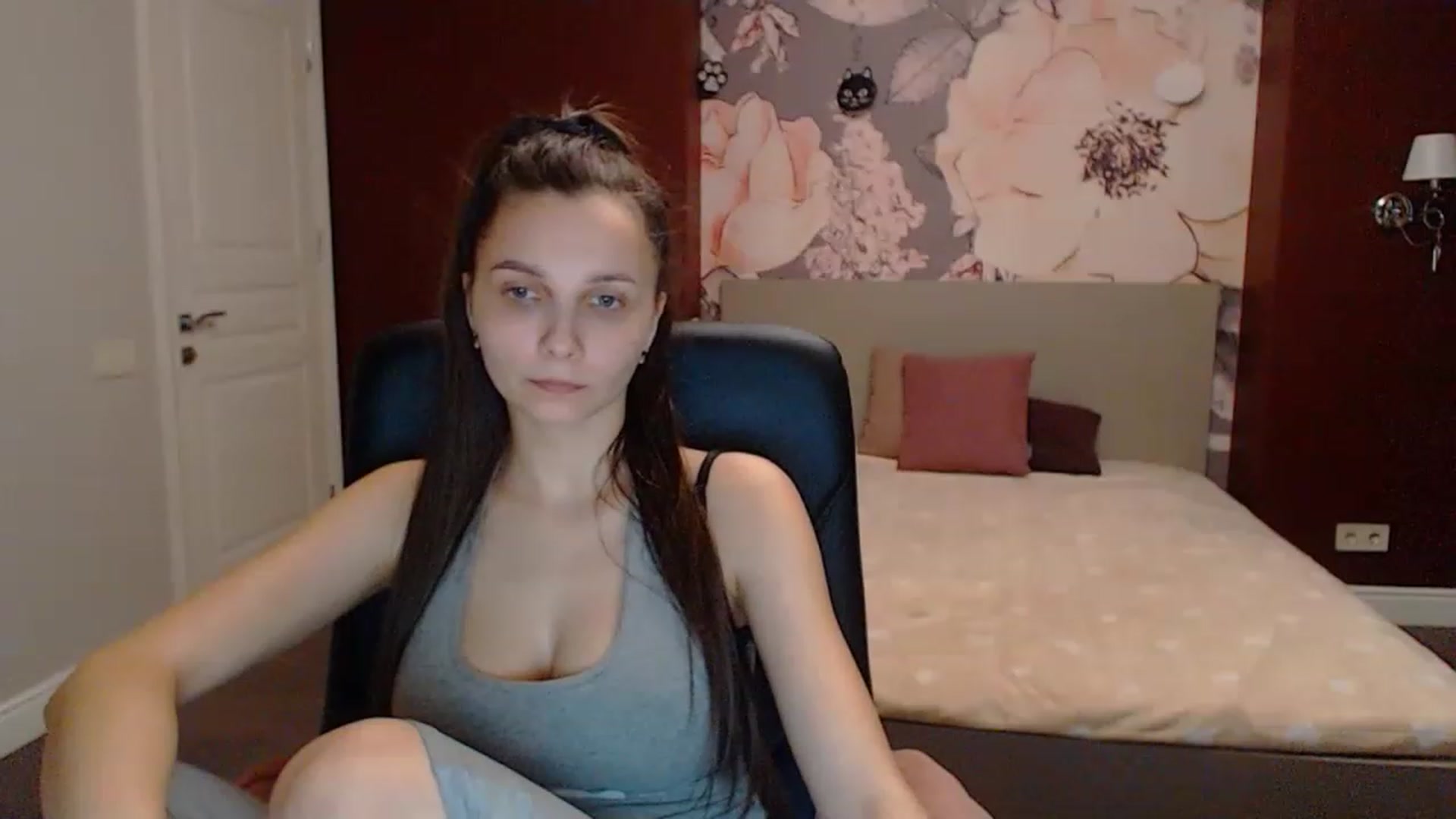 Gallery image thumbnail from Karina_Mils's myfreecams stream on, 03/18/2023, 15:55 image 13 of 20