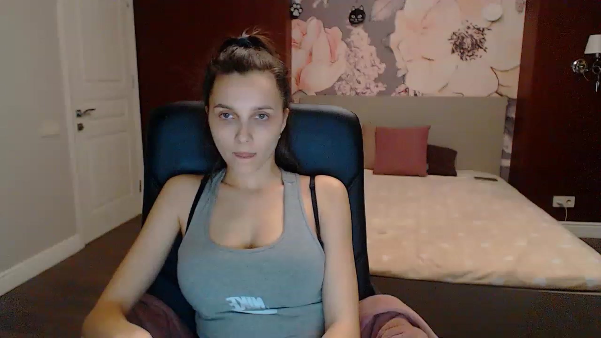 Gallery image thumbnail from Karina_Mils's myfreecams stream on, 03/18/2023, 17:51 image 3 of 20
