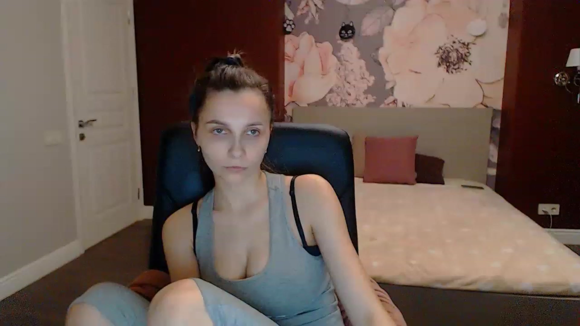 Gallery image thumbnail from Karina_Mils's myfreecams stream on, 03/18/2023, 17:51 image 9 of 20