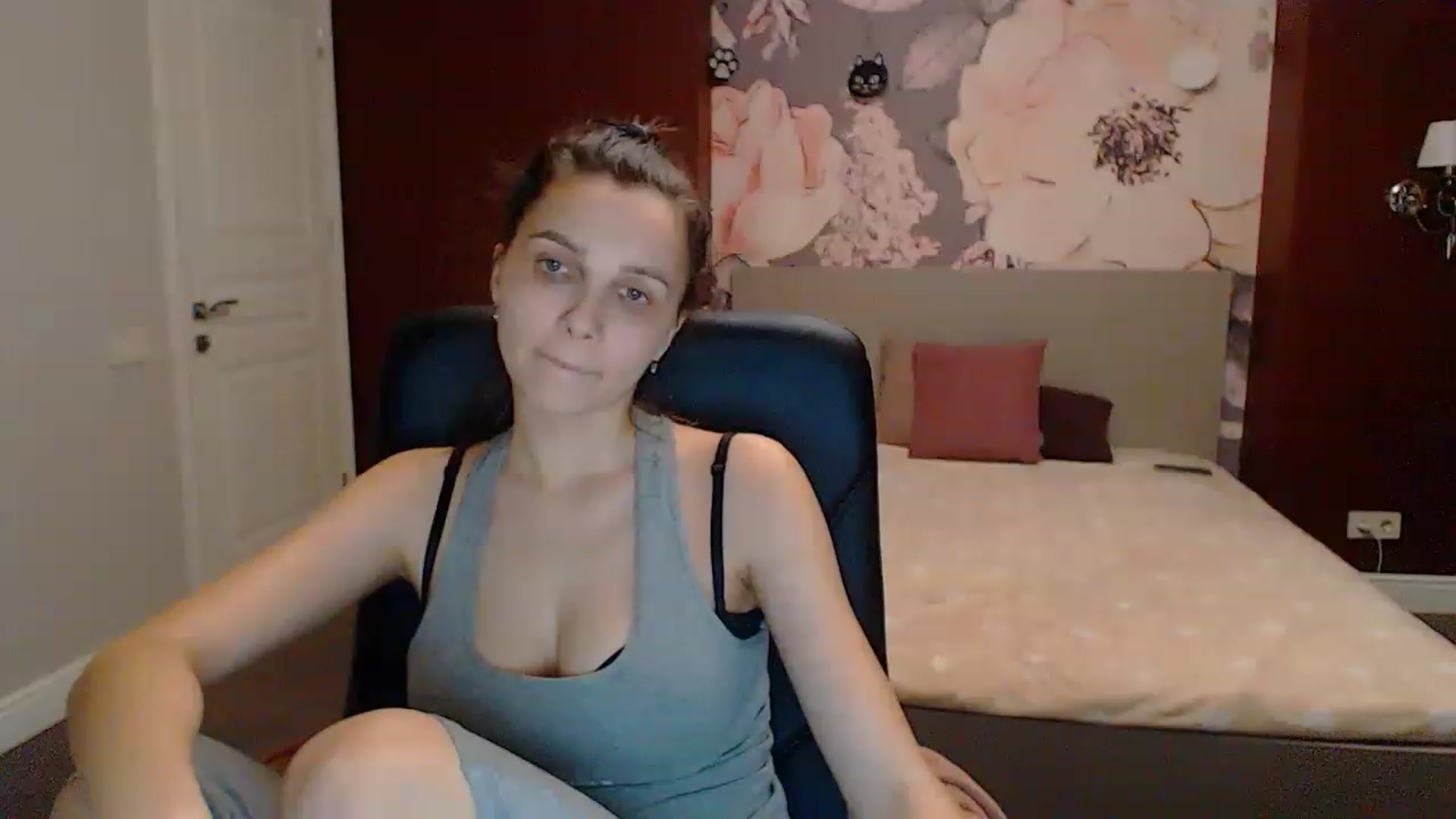 Gallery image thumbnail from Karina_Mils's myfreecams stream on, 03/18/2023, 17:51 image 17 of 20