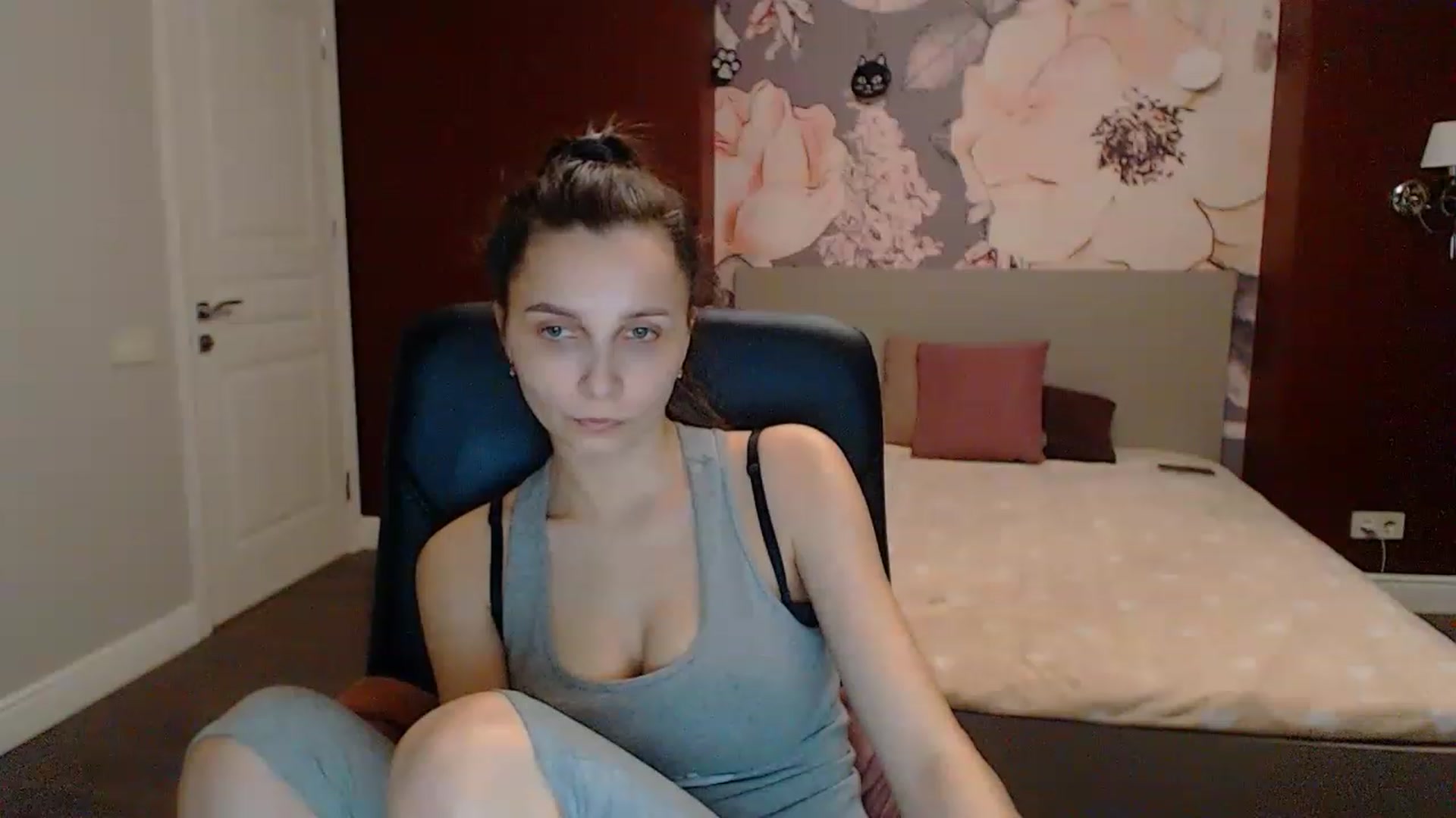 Gallery image thumbnail from Karina_Mils's myfreecams stream on, 03/18/2023, 17:51 image 8 of 20