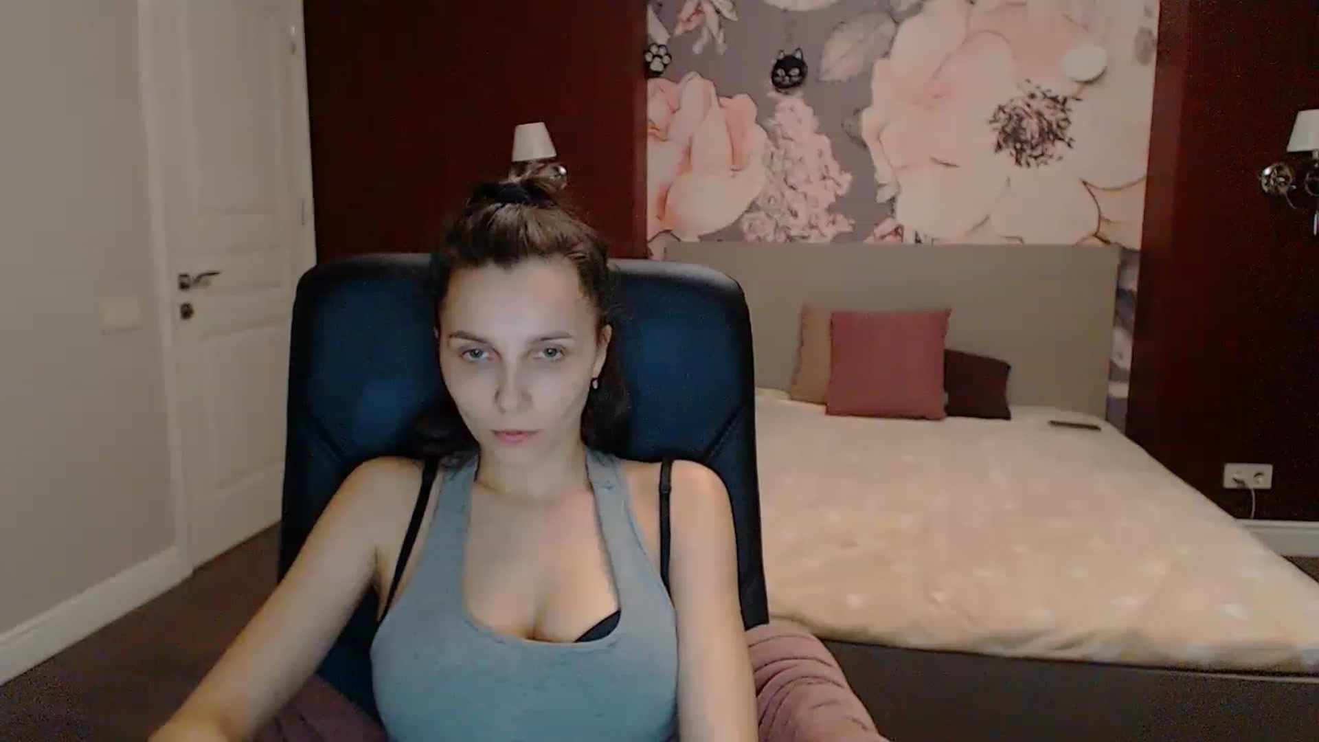 Gallery image thumbnail from Karina_Mils's myfreecams stream on, 03/18/2023, 17:51 image 14 of 20