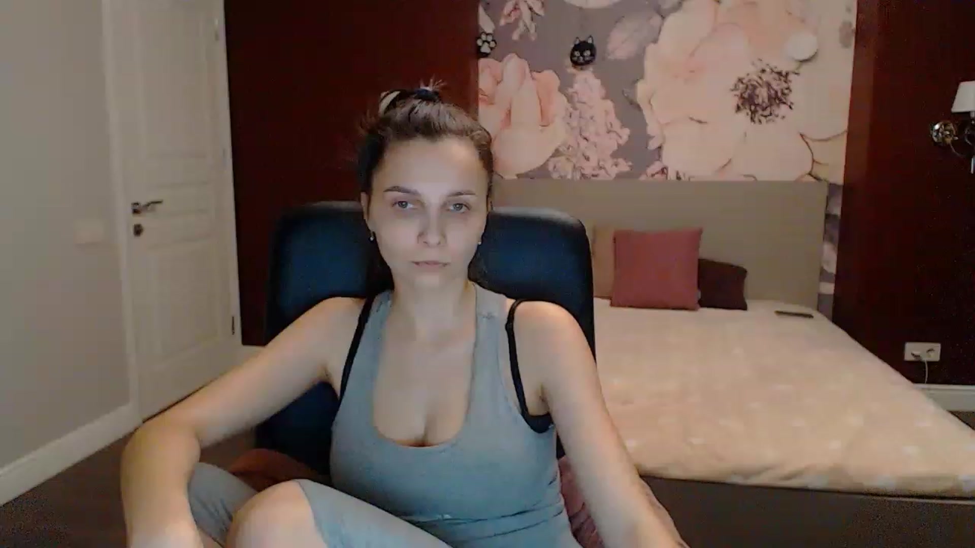 Gallery image thumbnail from Karina_Mils's myfreecams stream on, 03/18/2023, 17:51 image 10 of 20