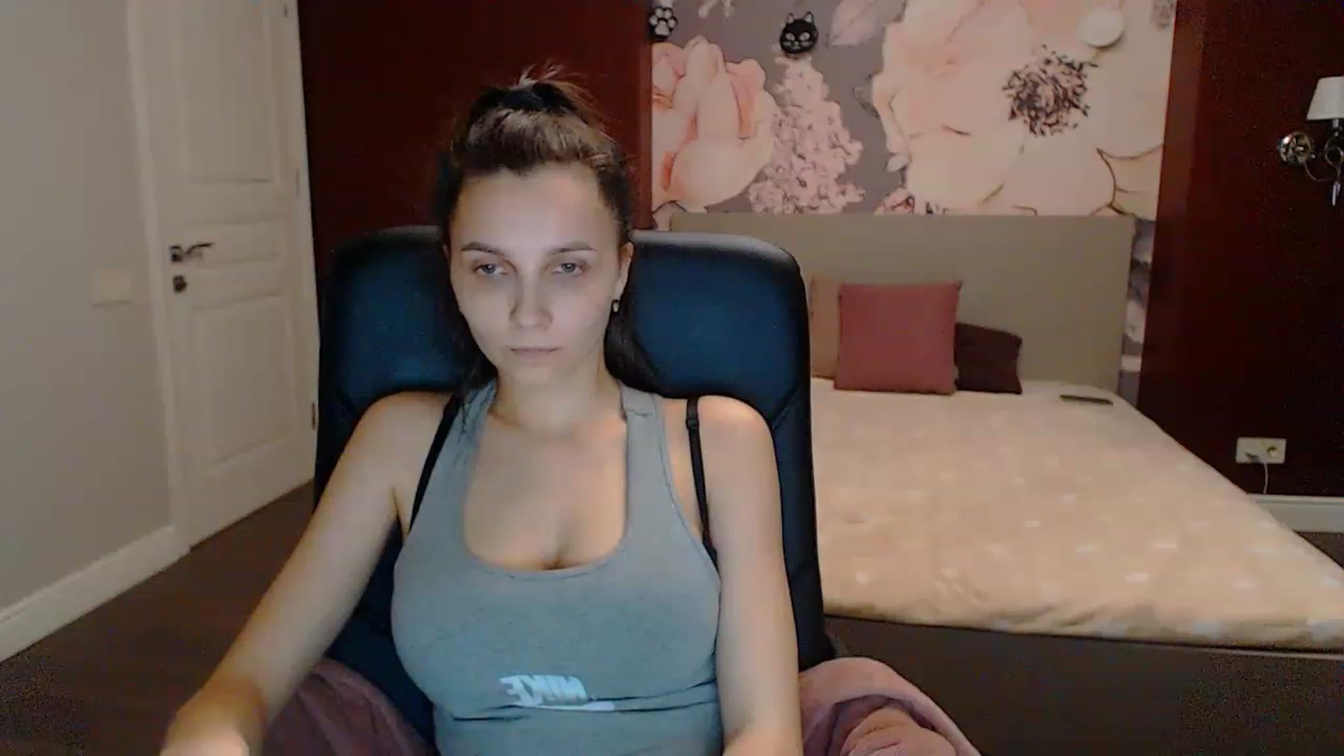 Gallery image thumbnail from Karina_Mils's myfreecams stream on, 03/18/2023, 17:51 image 4 of 20