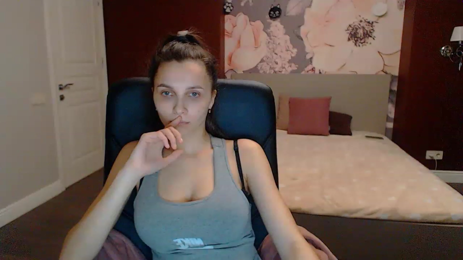 Gallery image thumbnail from Karina_Mils's myfreecams stream on, 03/18/2023, 17:51 image 5 of 20