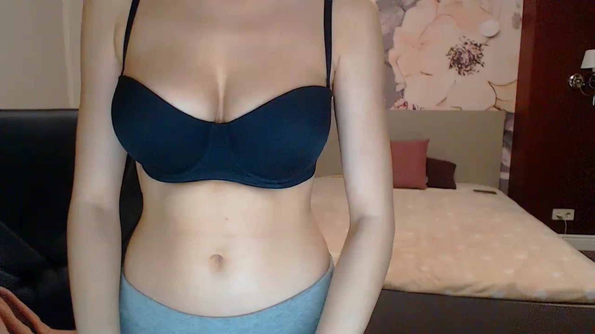 Gallery image thumbnail from Karina_Mils's myfreecams stream on, 03/18/2023, 17:51 image 7 of 20