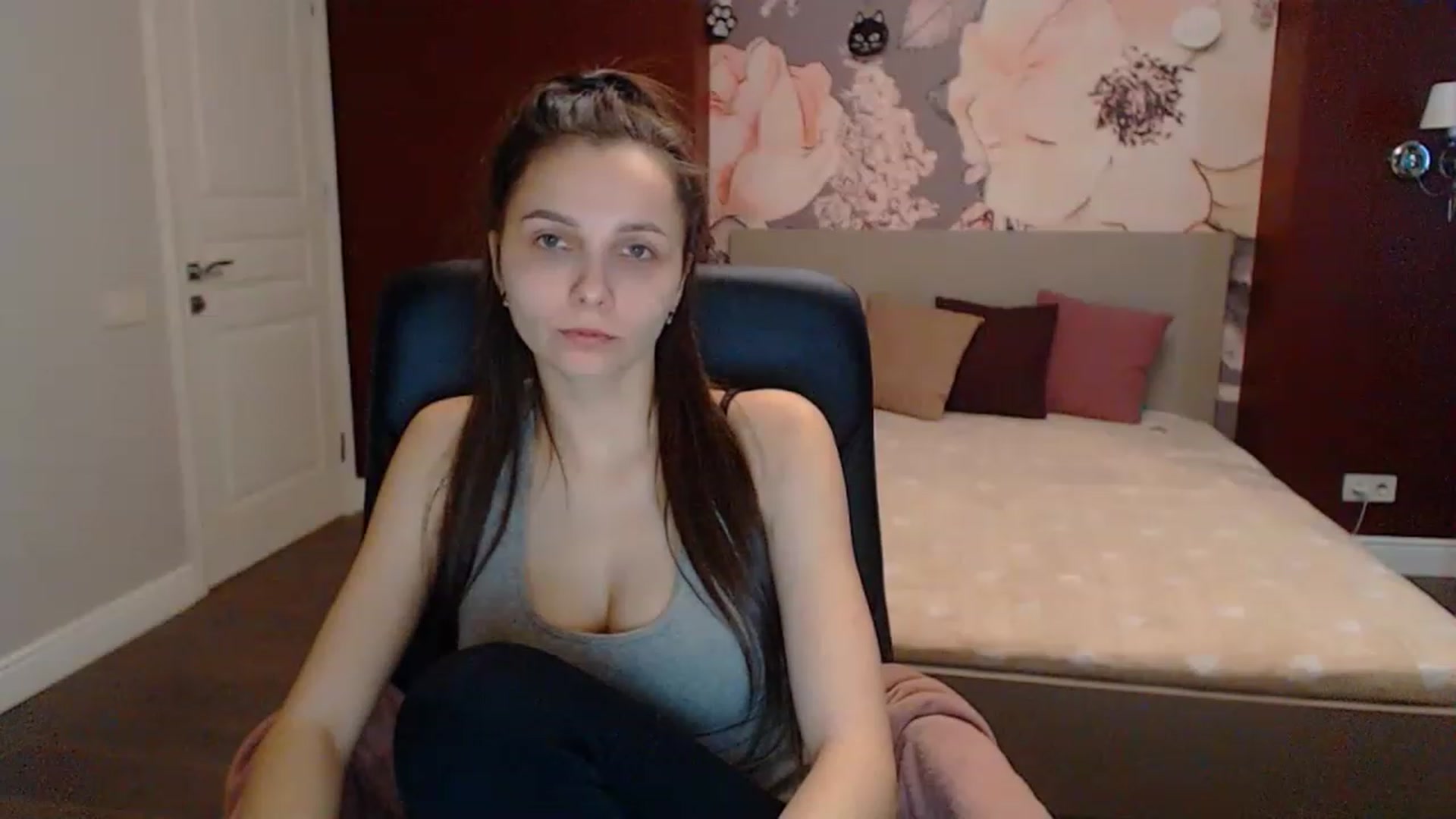 Gallery image thumbnail from Karina_Mils's myfreecams stream on, 03/19/2023, 13:10 image 4 of 20