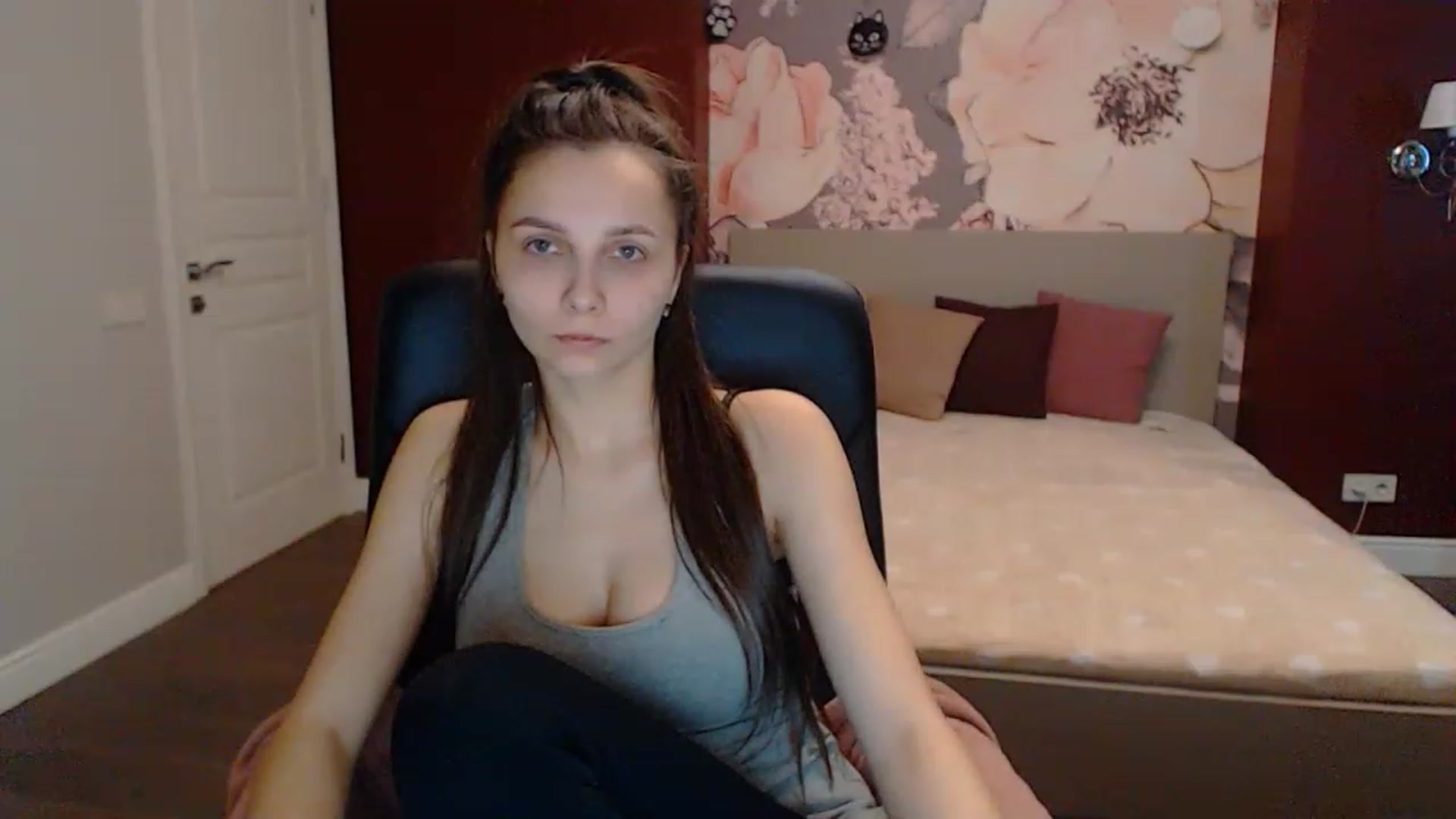Gallery image thumbnail from Karina_Mils's myfreecams stream on, 03/19/2023, 13:10 image 5 of 20