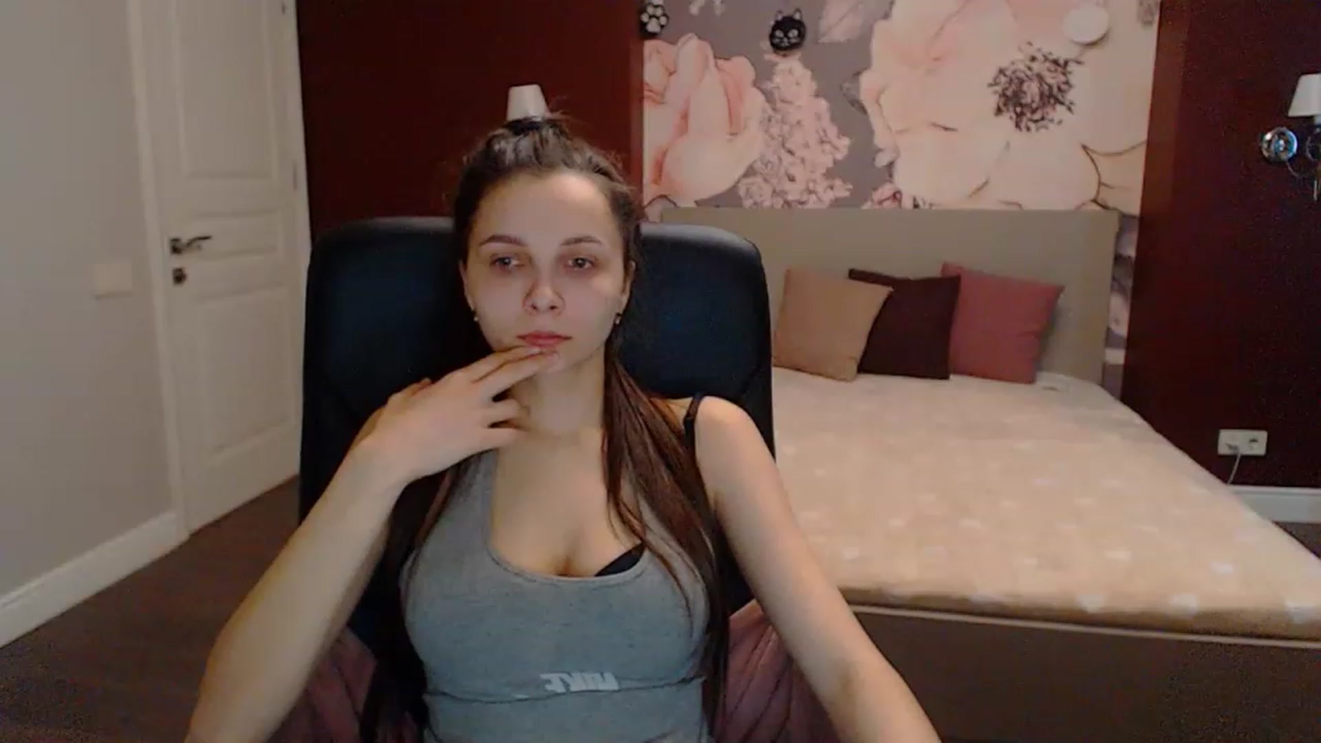 Gallery image thumbnail from Karina_Mils's myfreecams stream on, 03/19/2023, 13:10 image 19 of 20