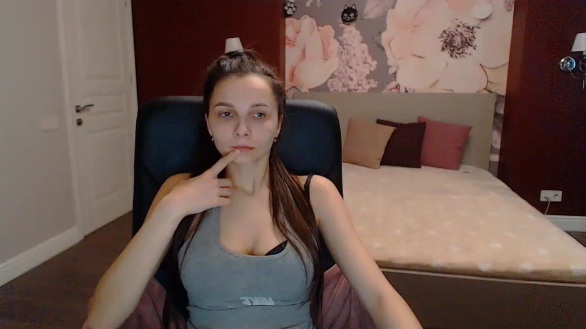 Gallery image thumbnail from Karina_Mils's myfreecams stream on, 03/19/2023, 13:10 image 16 of 20