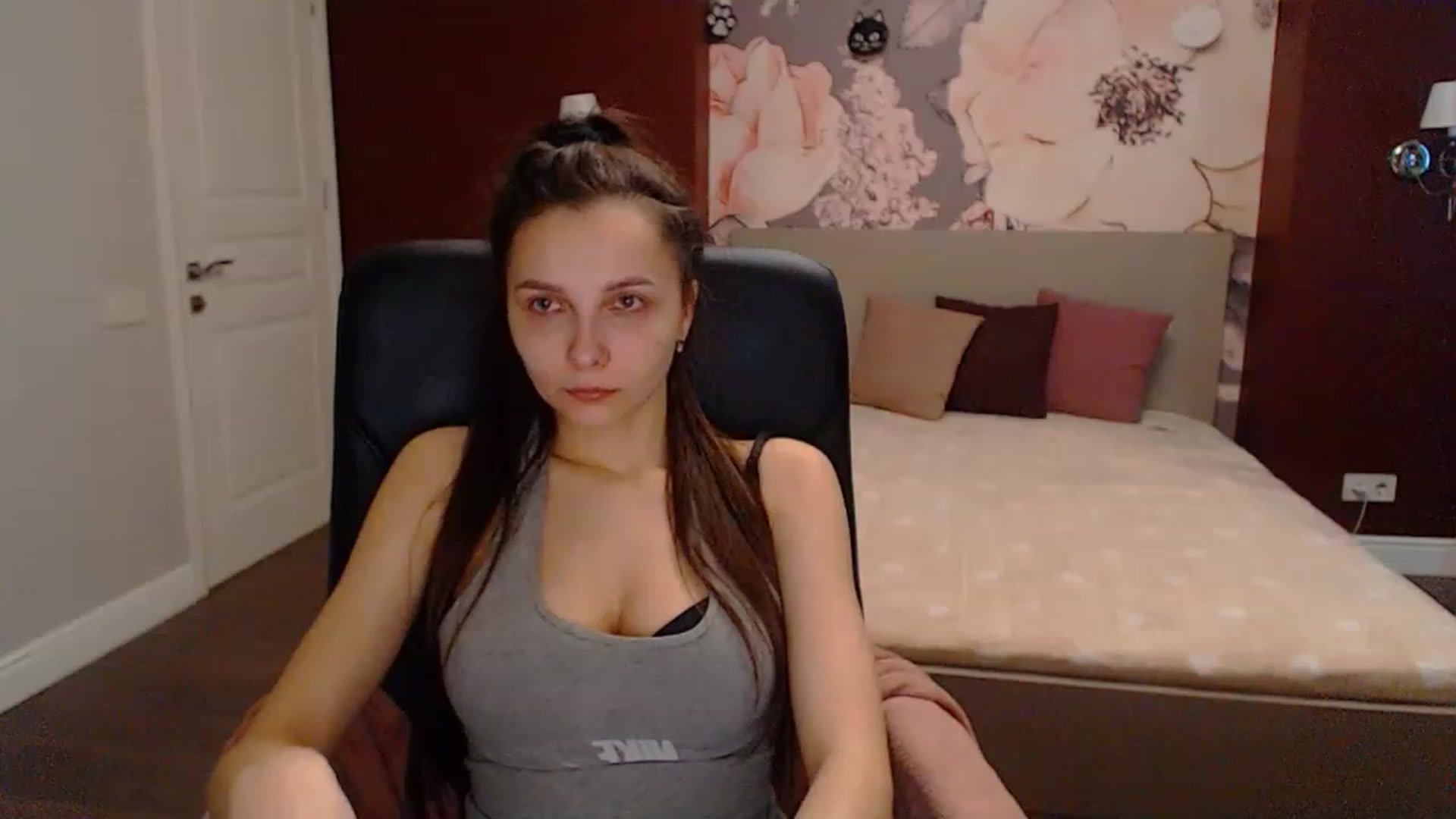 Gallery image thumbnail from Karina_Mils's myfreecams stream on, 03/19/2023, 13:10 image 15 of 20