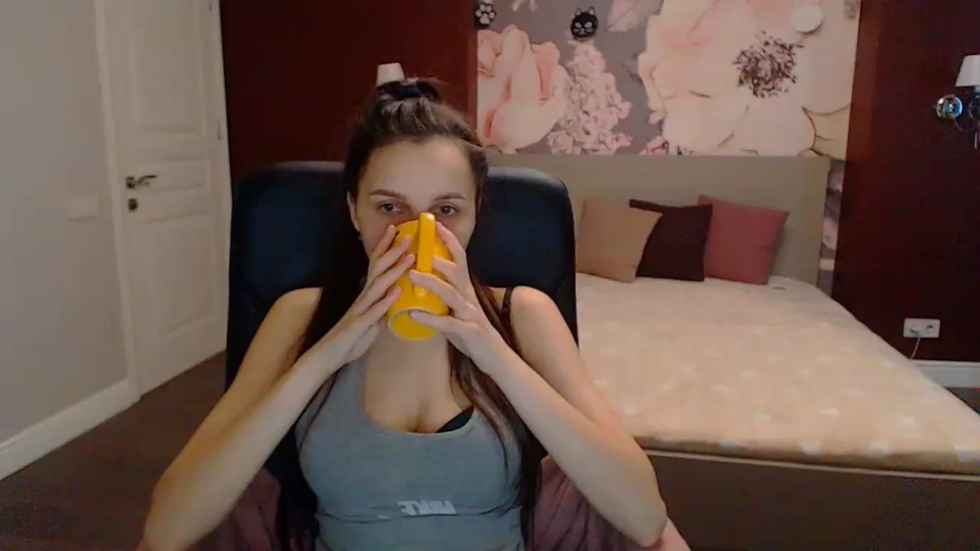 Gallery image thumbnail from Karina_Mils's myfreecams stream on, 03/19/2023, 13:10 image 14 of 20