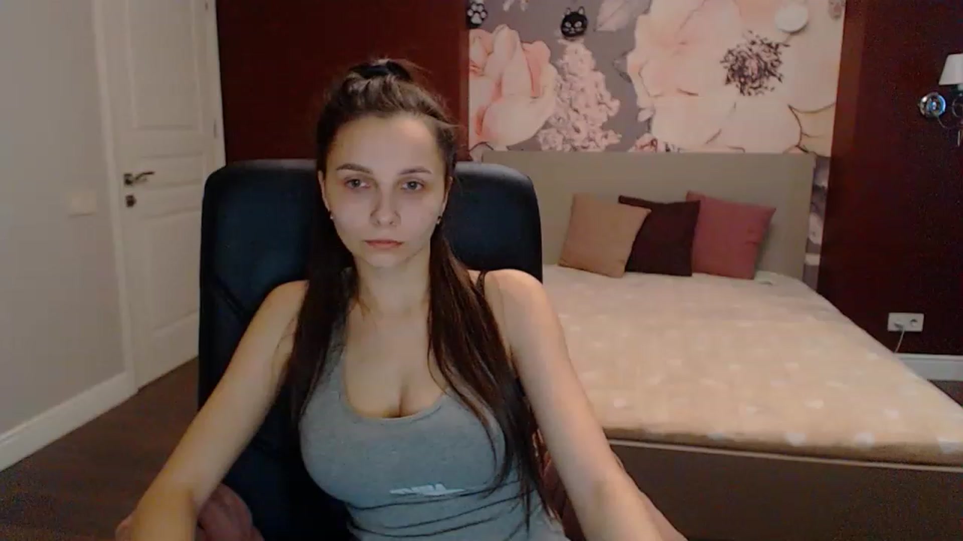 Gallery image thumbnail from Karina_Mils's myfreecams stream on, 03/19/2023, 13:10 image 12 of 20