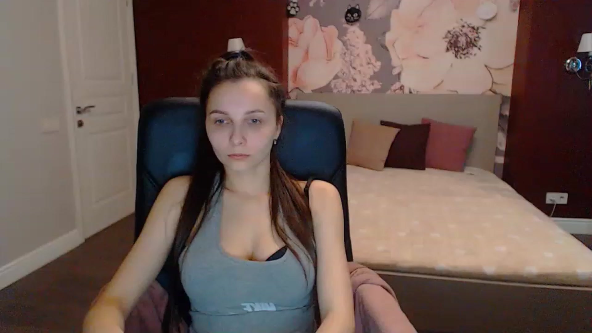 Gallery image thumbnail from Karina_Mils's myfreecams stream on, 03/19/2023, 13:10 image 18 of 20