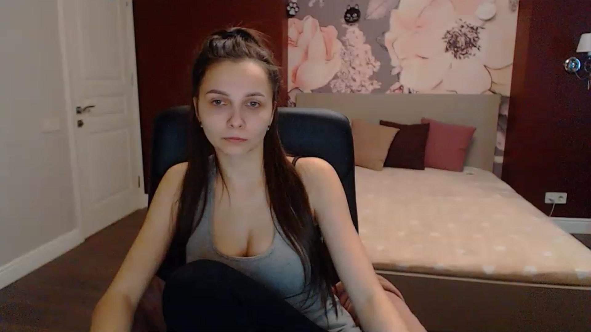 Gallery image thumbnail from Karina_Mils's myfreecams stream on, 03/19/2023, 13:10 image 3 of 20
