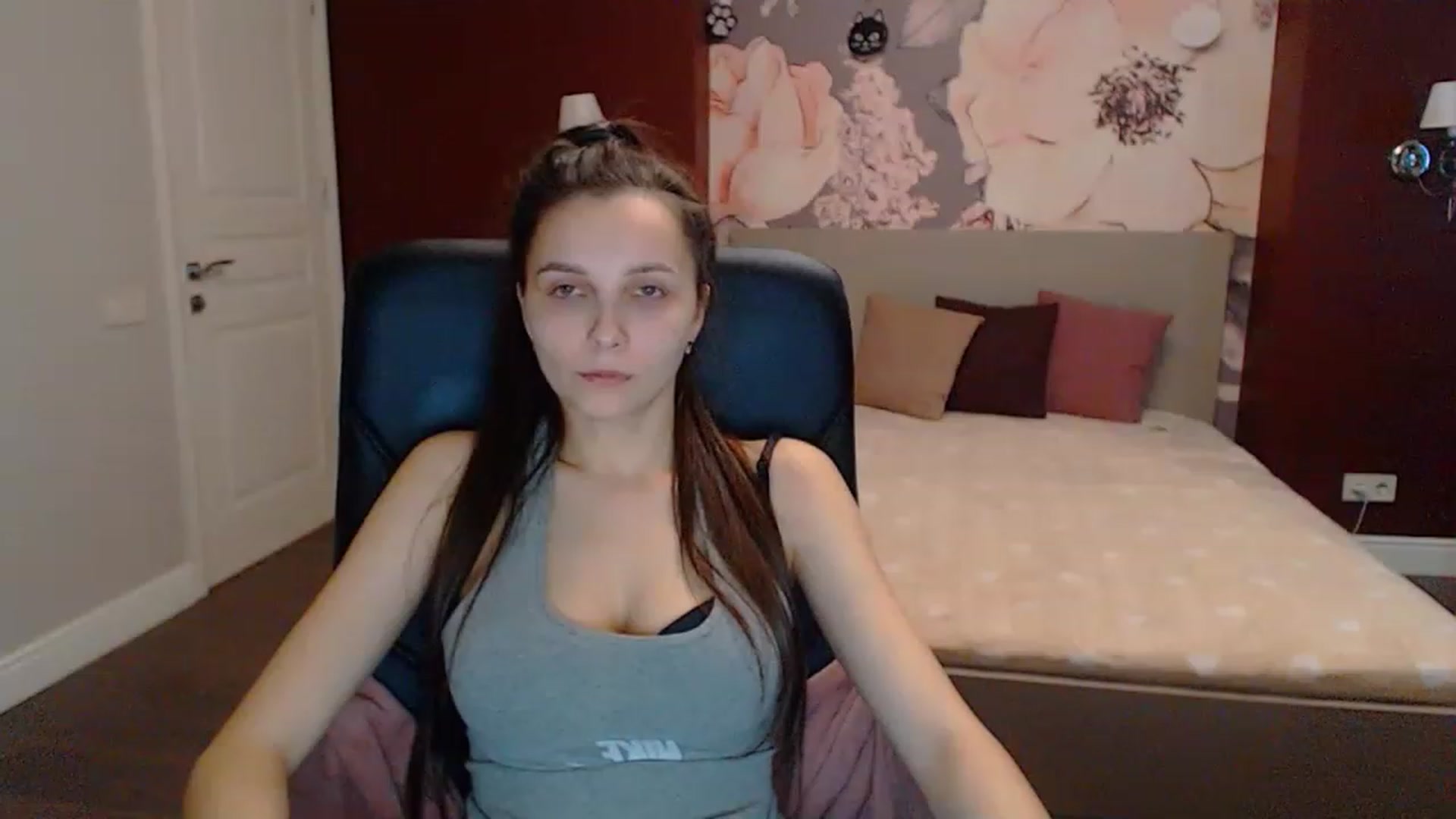Gallery image thumbnail from Karina_Mils's myfreecams stream on, 03/19/2023, 13:10 image 17 of 20