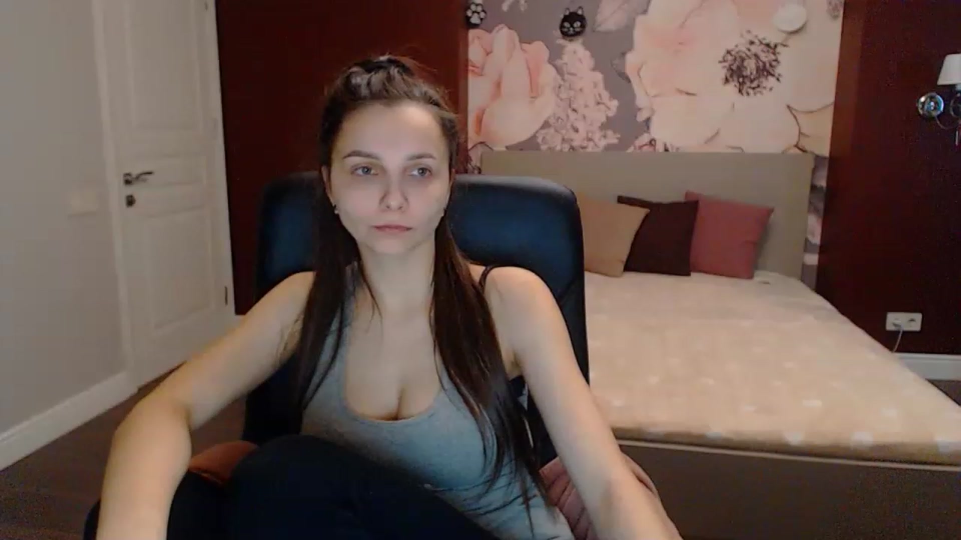 Gallery image thumbnail from Karina_Mils's myfreecams stream on, 03/19/2023, 13:10 image 9 of 20