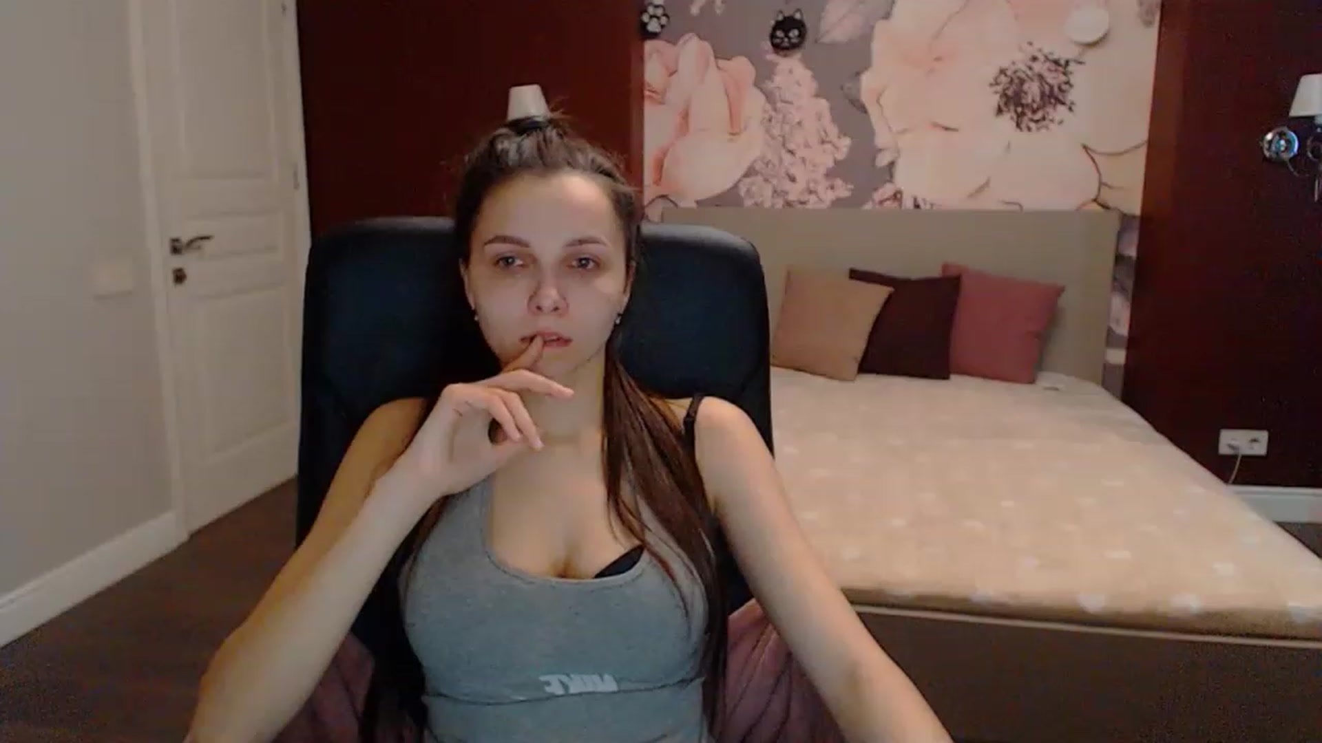 Gallery image thumbnail from Karina_Mils's myfreecams stream on, 03/19/2023, 13:10 image 20 of 20