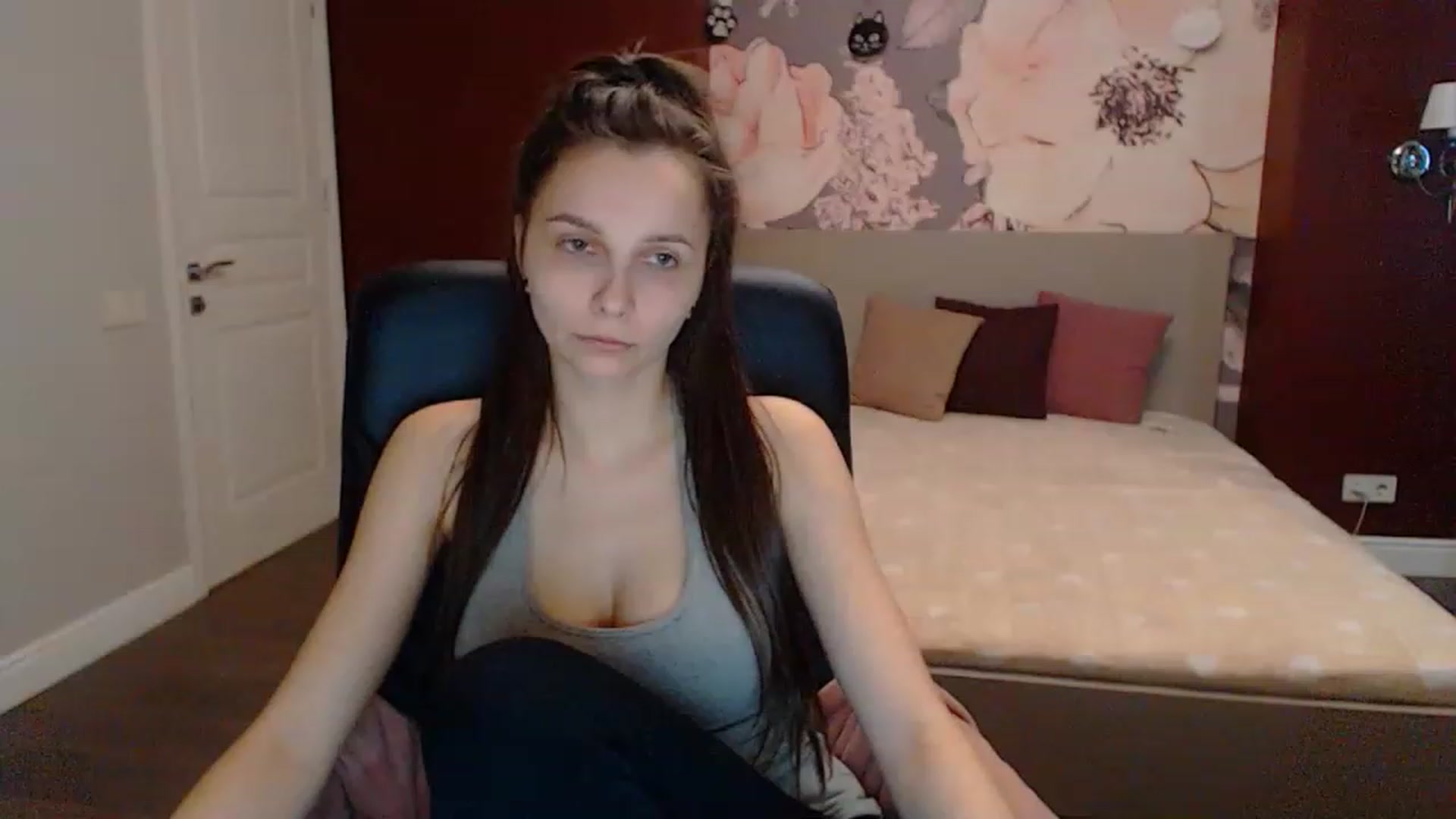 Gallery image thumbnail from Karina_Mils's myfreecams stream on, 03/19/2023, 13:10 image 1 of 20