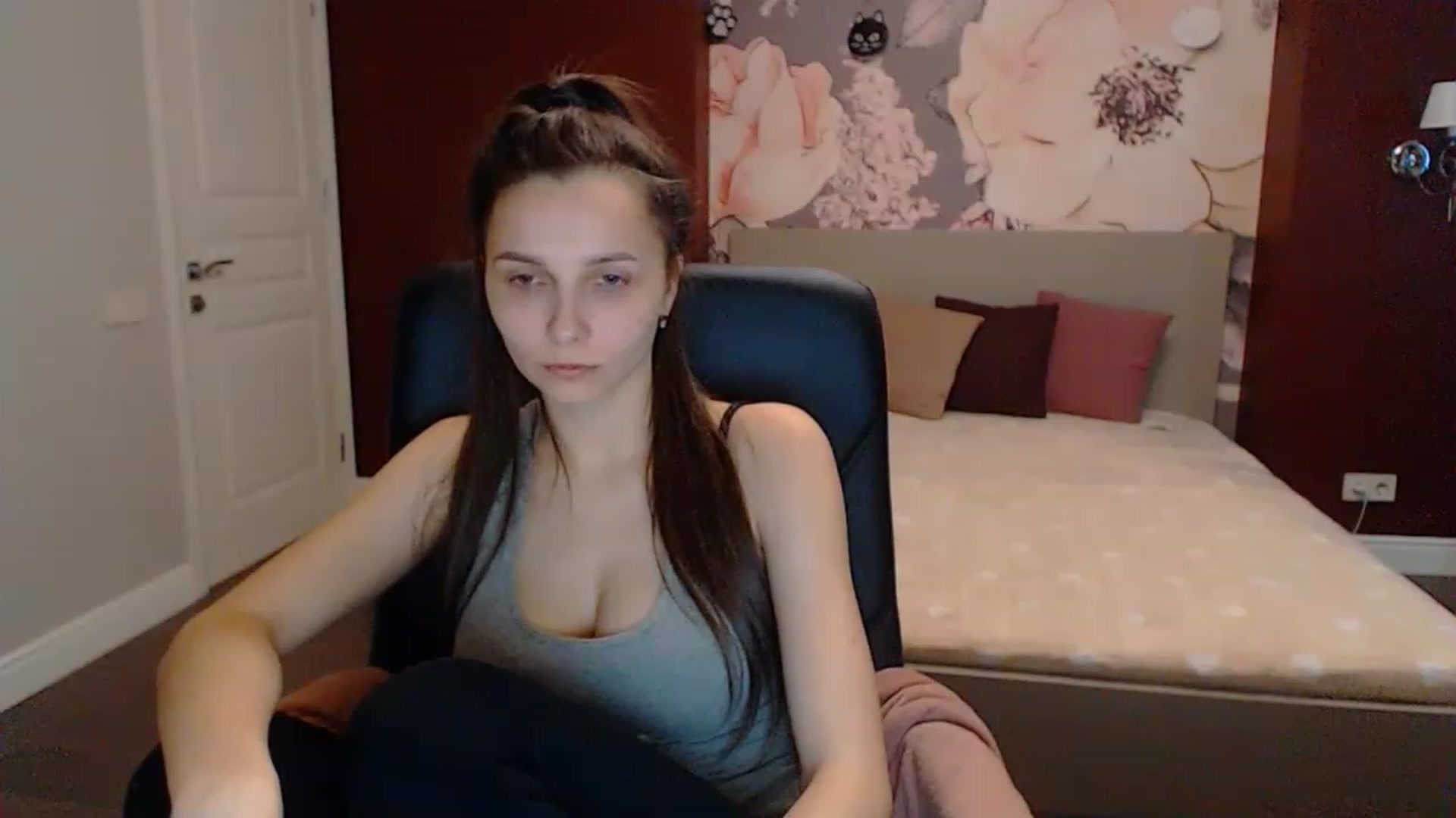 Gallery image thumbnail from Karina_Mils's myfreecams stream on, 03/19/2023, 13:10 image 8 of 20