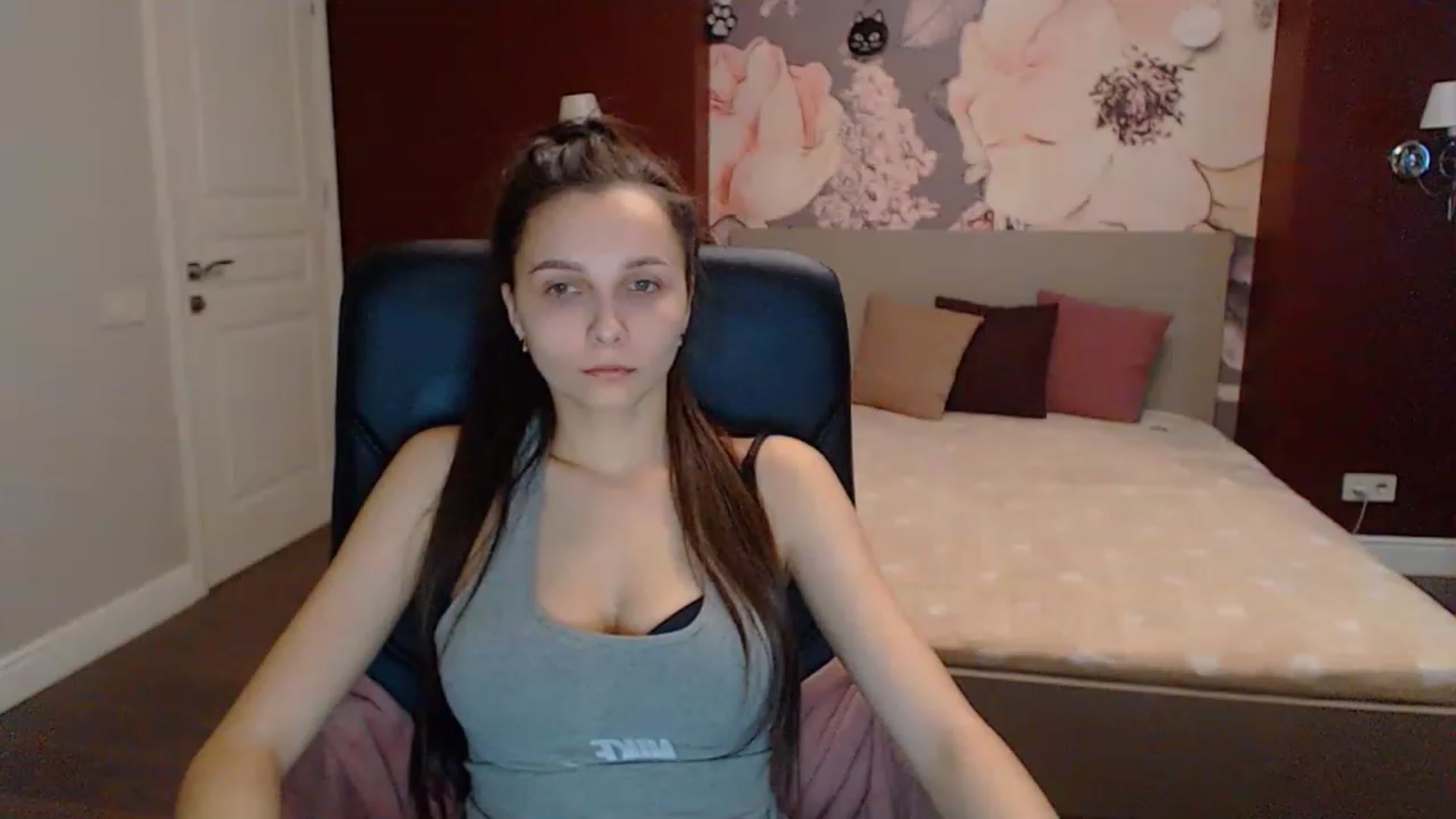 Gallery image thumbnail from Karina_Mils's myfreecams stream on, 03/19/2023, 13:10 image 13 of 20