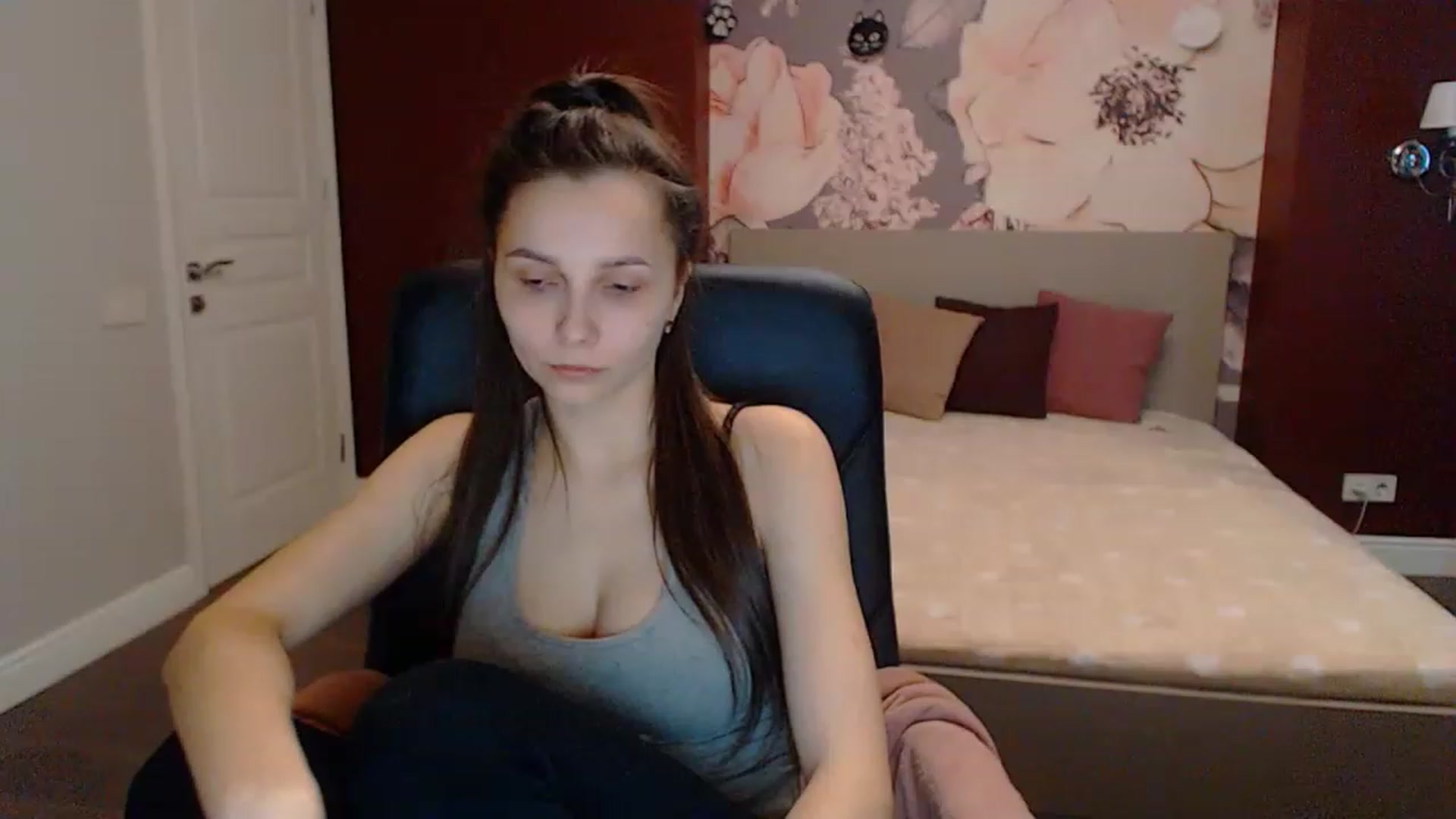 Gallery image thumbnail from Karina_Mils's myfreecams stream on, 03/19/2023, 13:10 image 7 of 20