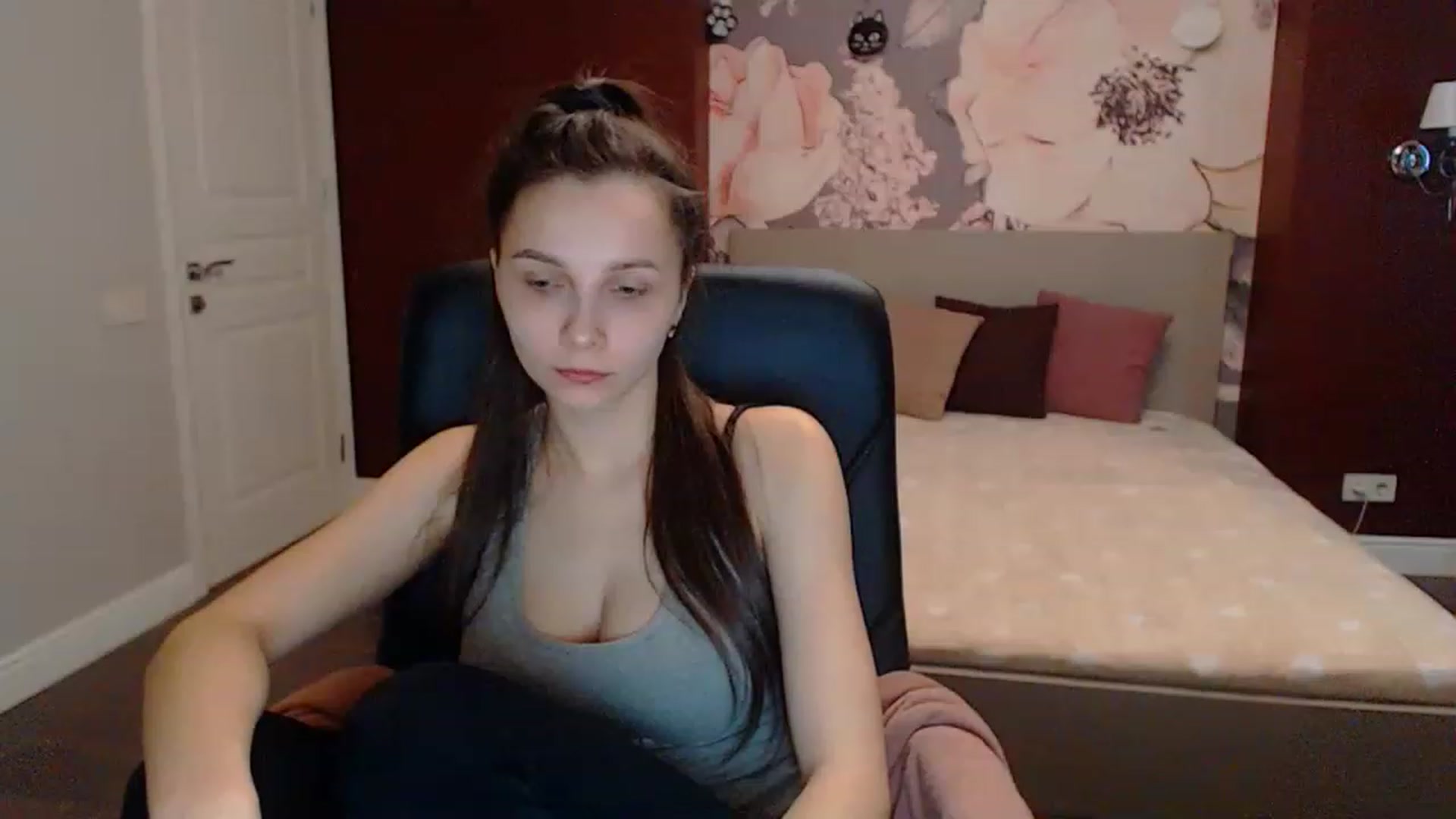 Gallery image thumbnail from Karina_Mils's myfreecams stream on, 03/19/2023, 13:10 image 11 of 20