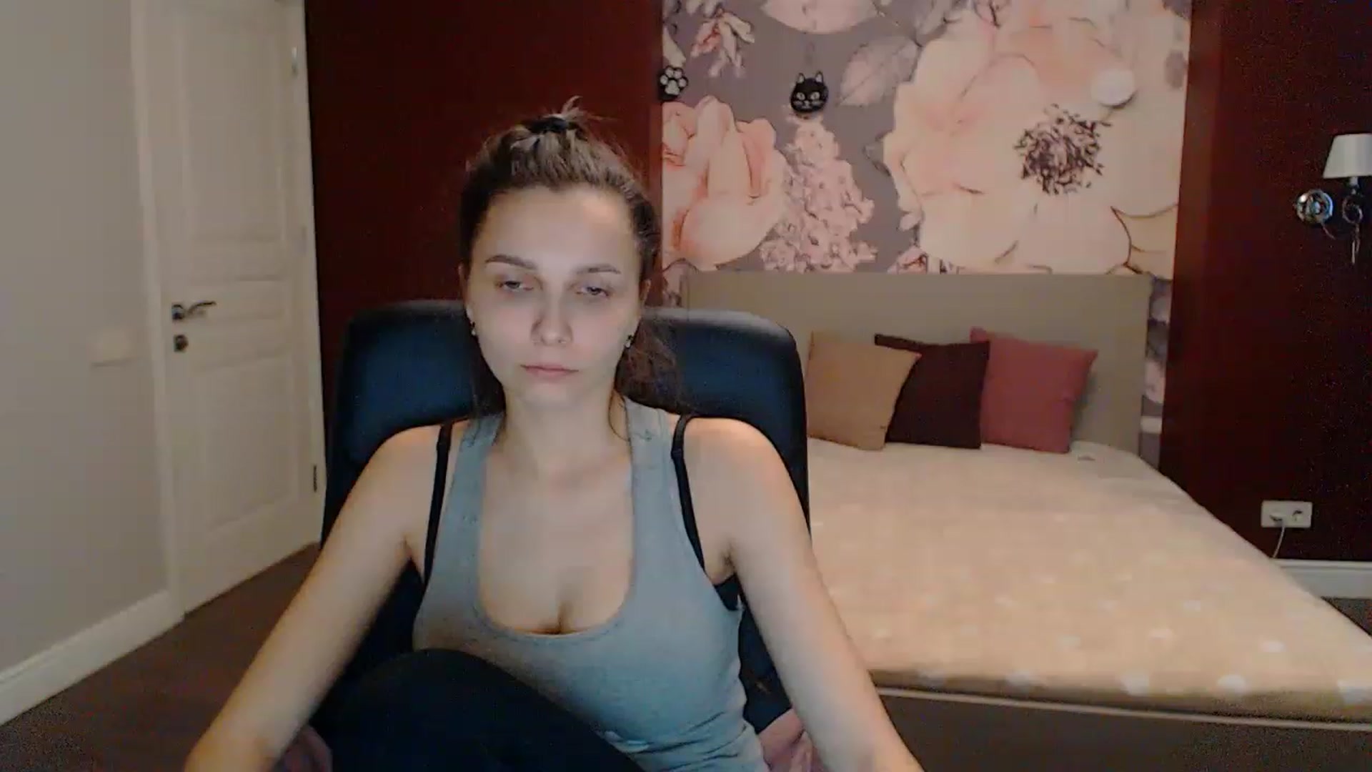 Gallery image thumbnail from Karina_Mils's myfreecams stream on, 03/19/2023, 14:08 image 12 of 20