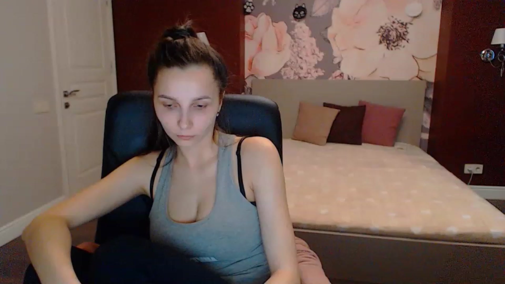 Gallery image thumbnail from Karina_Mils's myfreecams stream on, 03/19/2023, 14:08 image 7 of 20