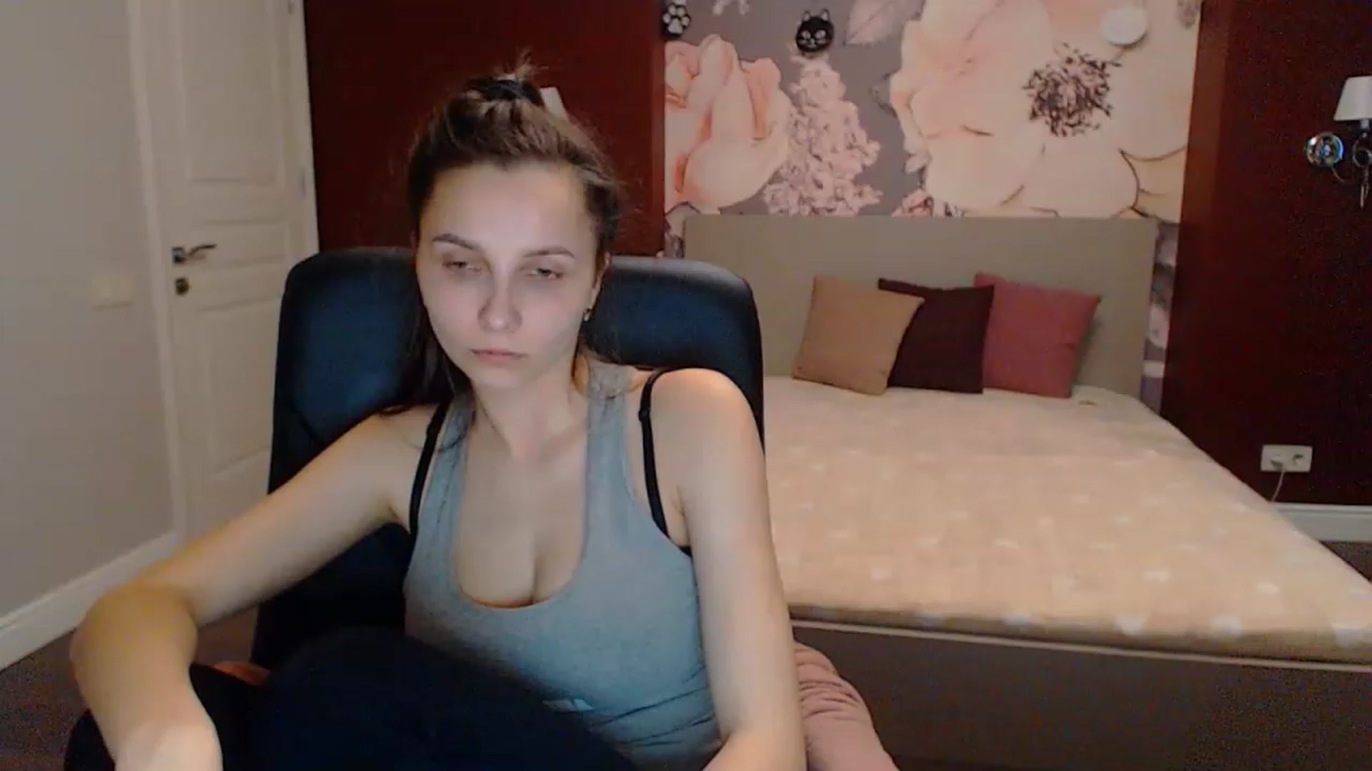 Gallery image thumbnail from Karina_Mils's myfreecams stream on, 03/19/2023, 14:08 image 4 of 20