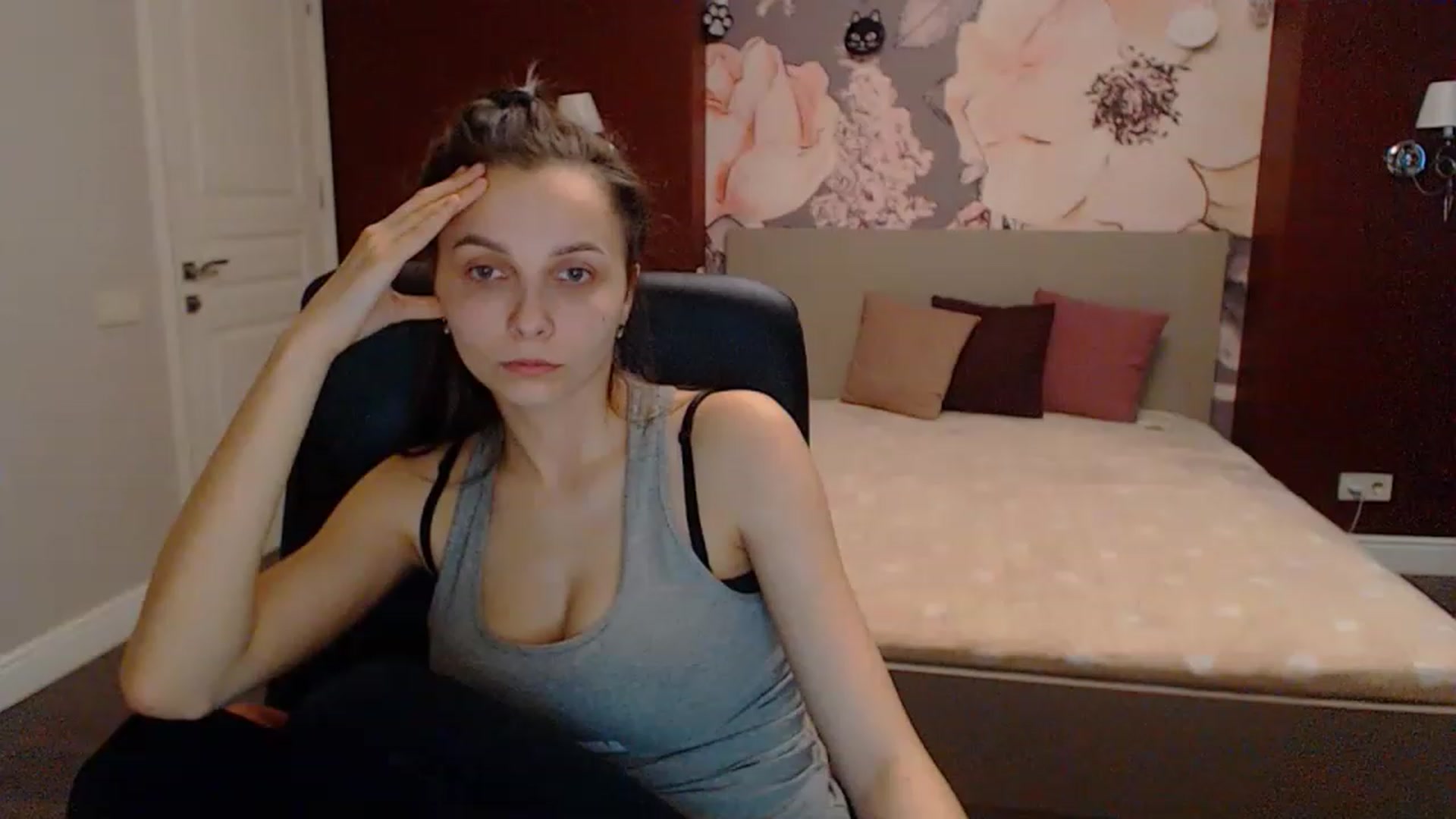 Gallery image thumbnail from Karina_Mils's myfreecams stream on, 03/19/2023, 14:08 image 2 of 20