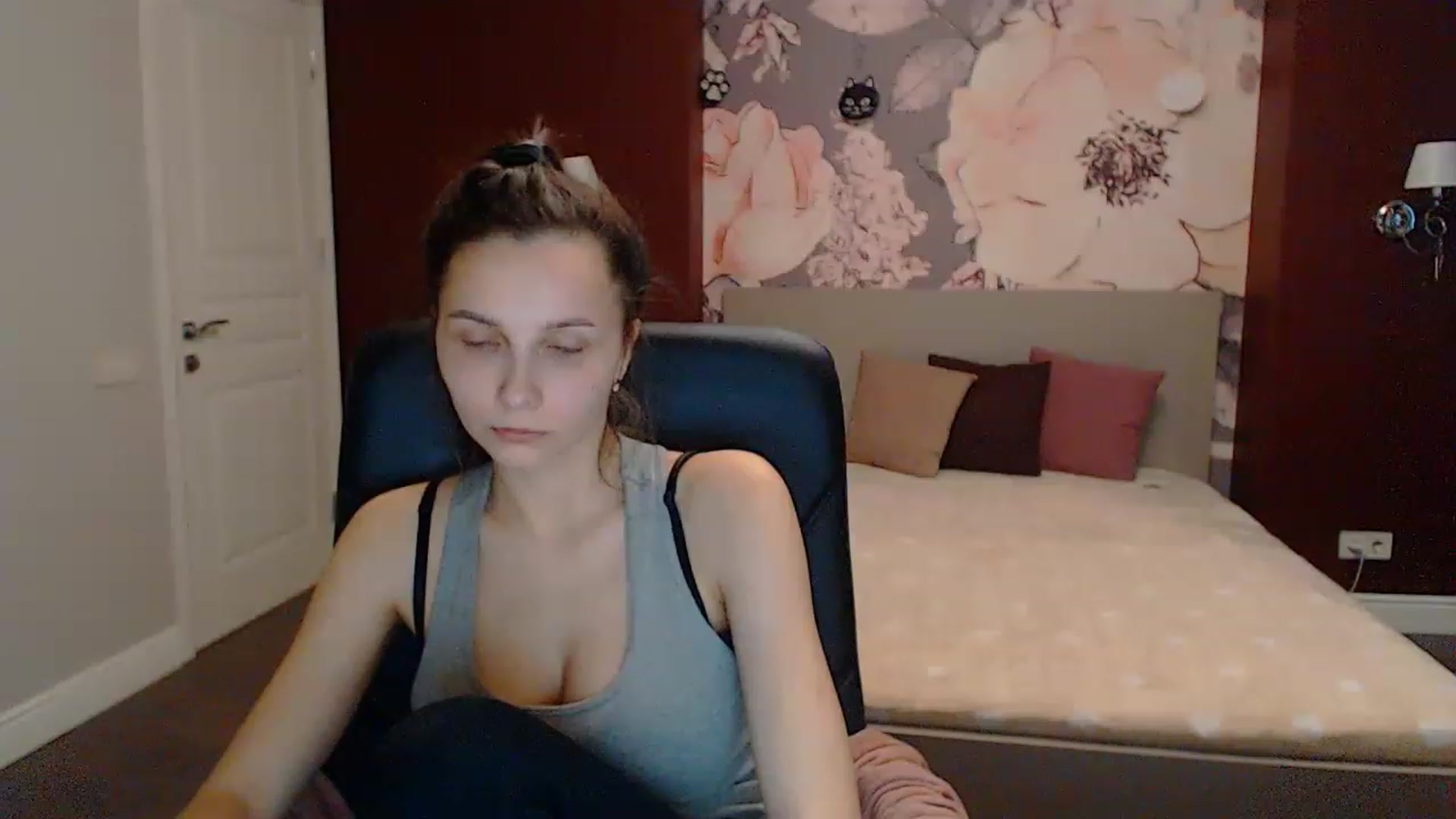 Gallery image thumbnail from Karina_Mils's myfreecams stream on, 03/19/2023, 14:08 image 18 of 20