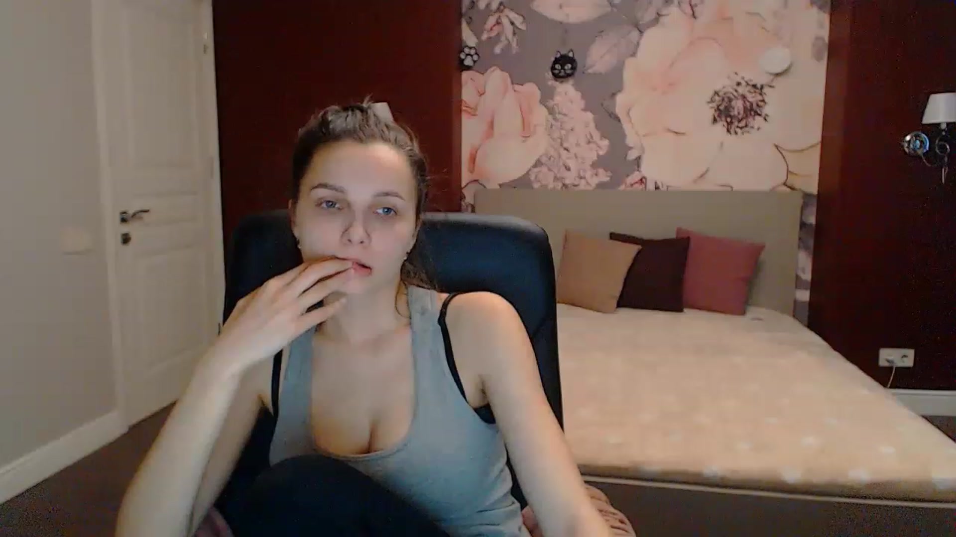 Gallery image thumbnail from Karina_Mils's myfreecams stream on, 03/19/2023, 14:08 image 16 of 20