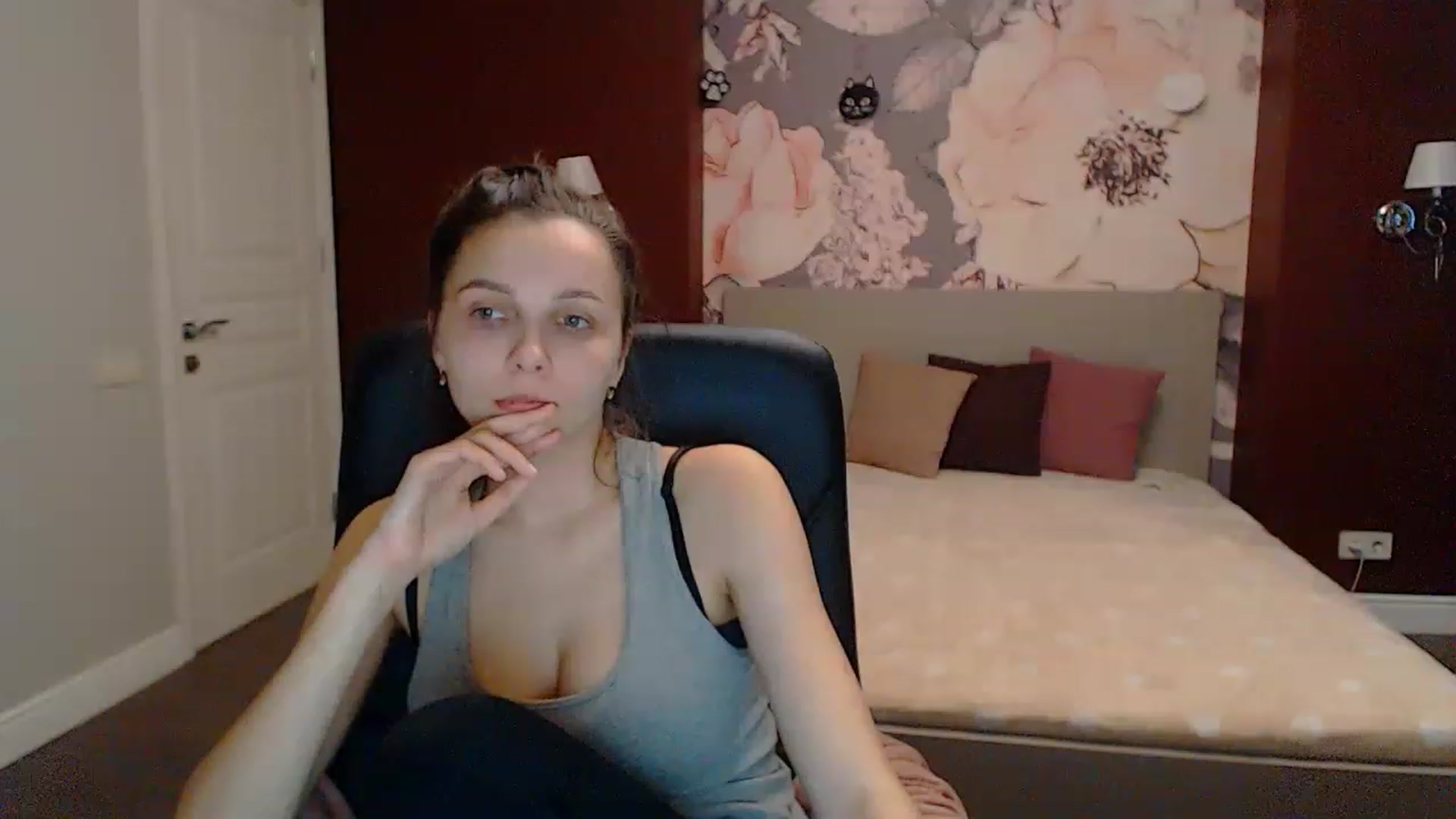 Gallery image thumbnail from Karina_Mils's myfreecams stream on, 03/19/2023, 14:08 image 17 of 20