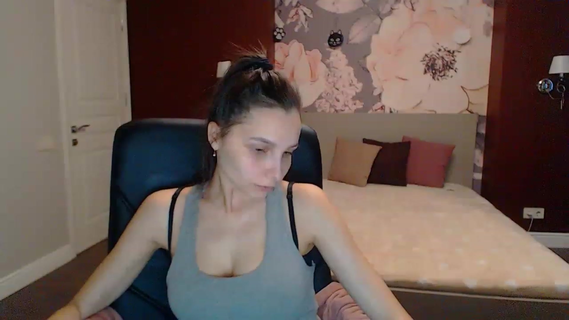 Gallery image thumbnail from Karina_Mils's myfreecams stream on, 03/19/2023, 14:08 image 20 of 20