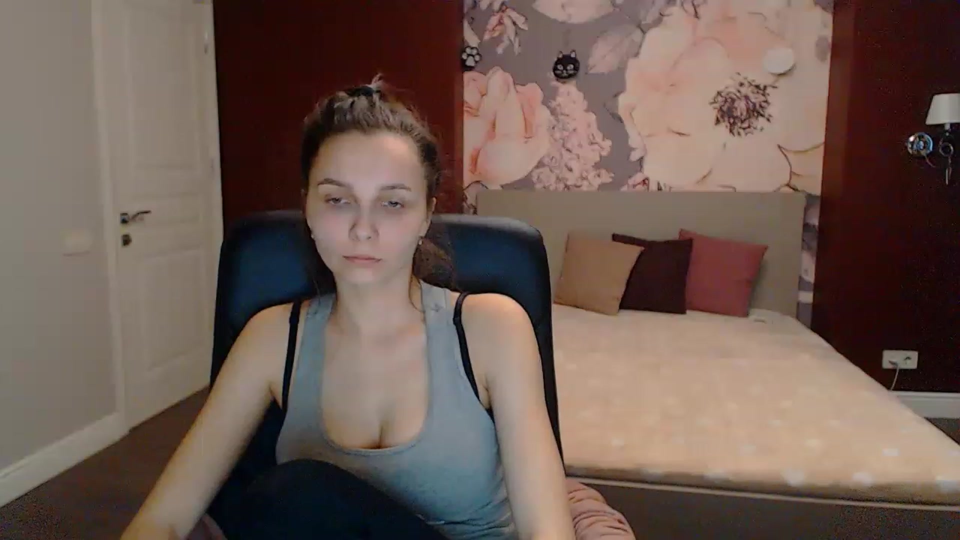 Gallery image thumbnail from Karina_Mils's myfreecams stream on, 03/19/2023, 14:08 image 13 of 20