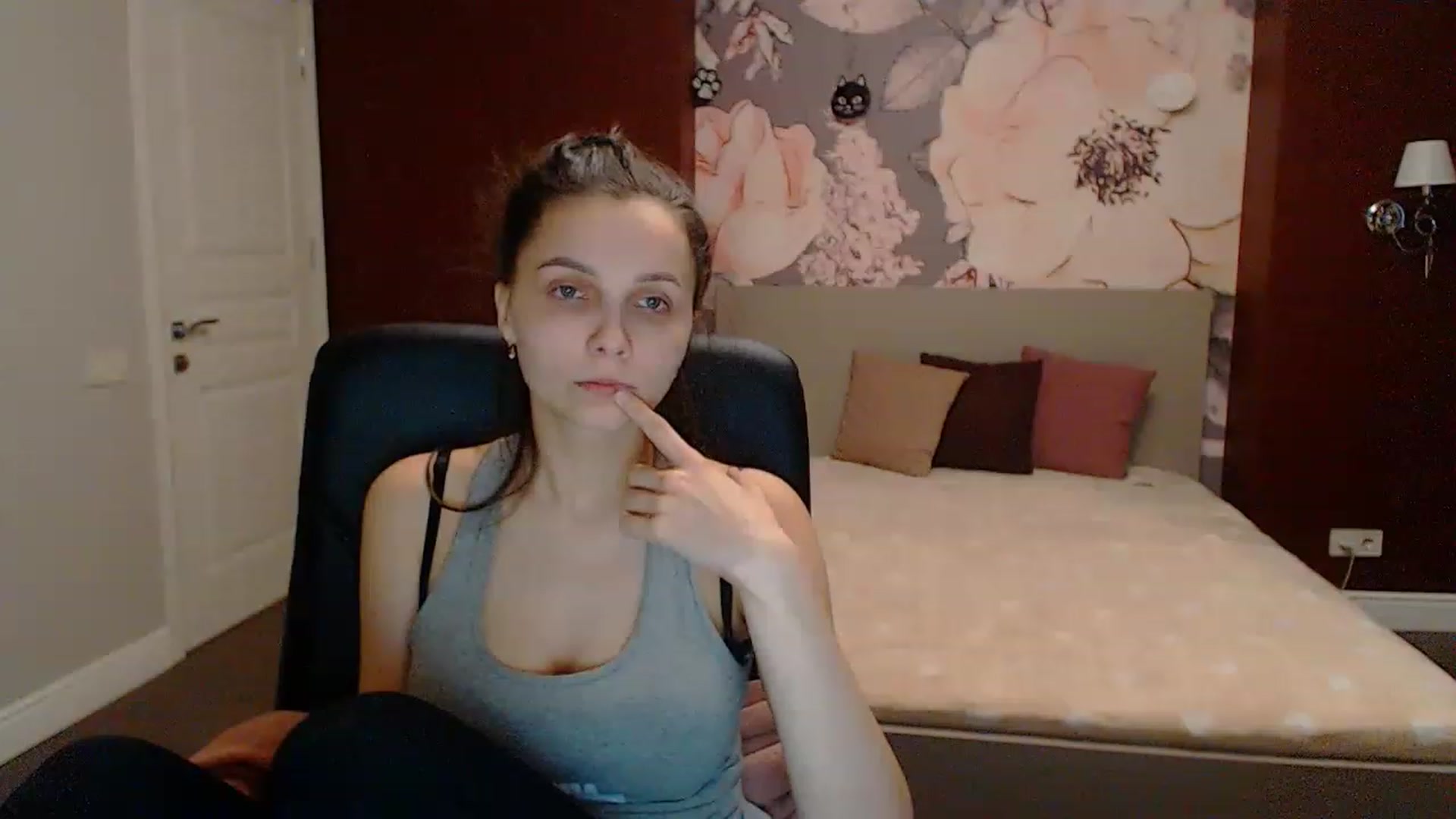 Gallery image thumbnail from Karina_Mils's myfreecams stream on, 03/19/2023, 15:32 image 19 of 20