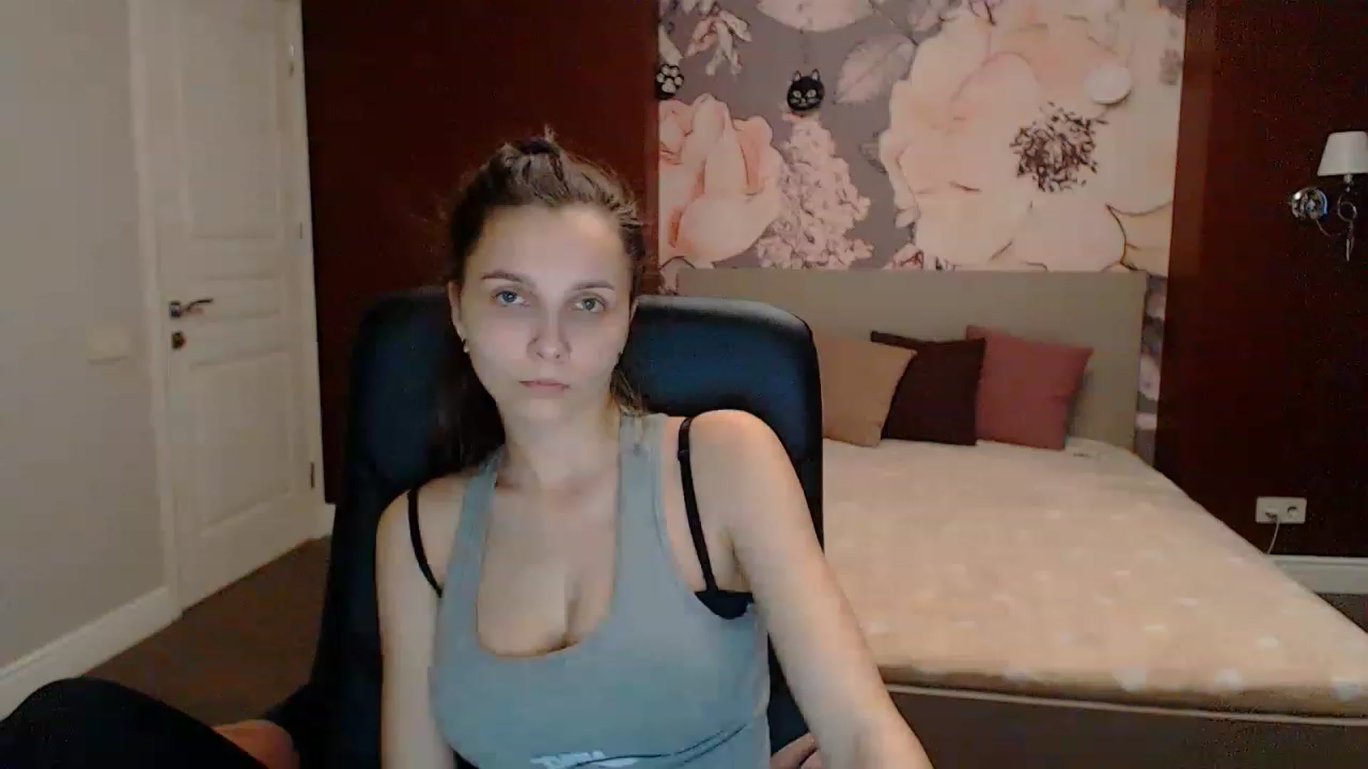 Gallery image thumbnail from Karina_Mils's myfreecams stream on, 03/19/2023, 15:32 image 12 of 20