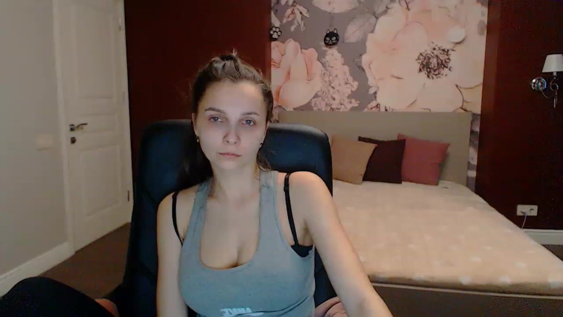 Gallery image thumbnail from Karina_Mils's myfreecams stream on, 03/19/2023, 15:32 image 10 of 20