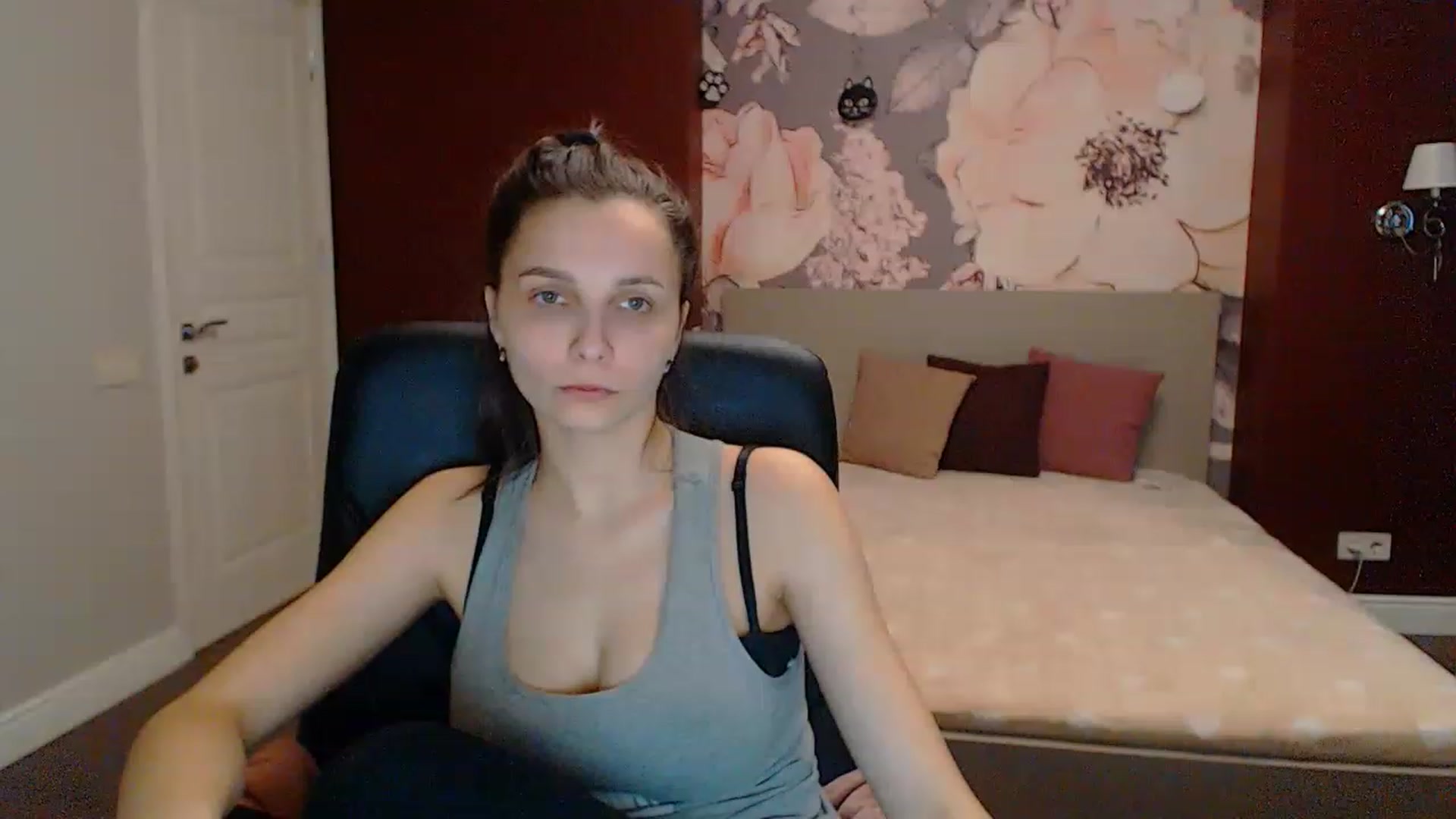 Gallery image thumbnail from Karina_Mils's myfreecams stream on, 03/19/2023, 15:32 image 5 of 20