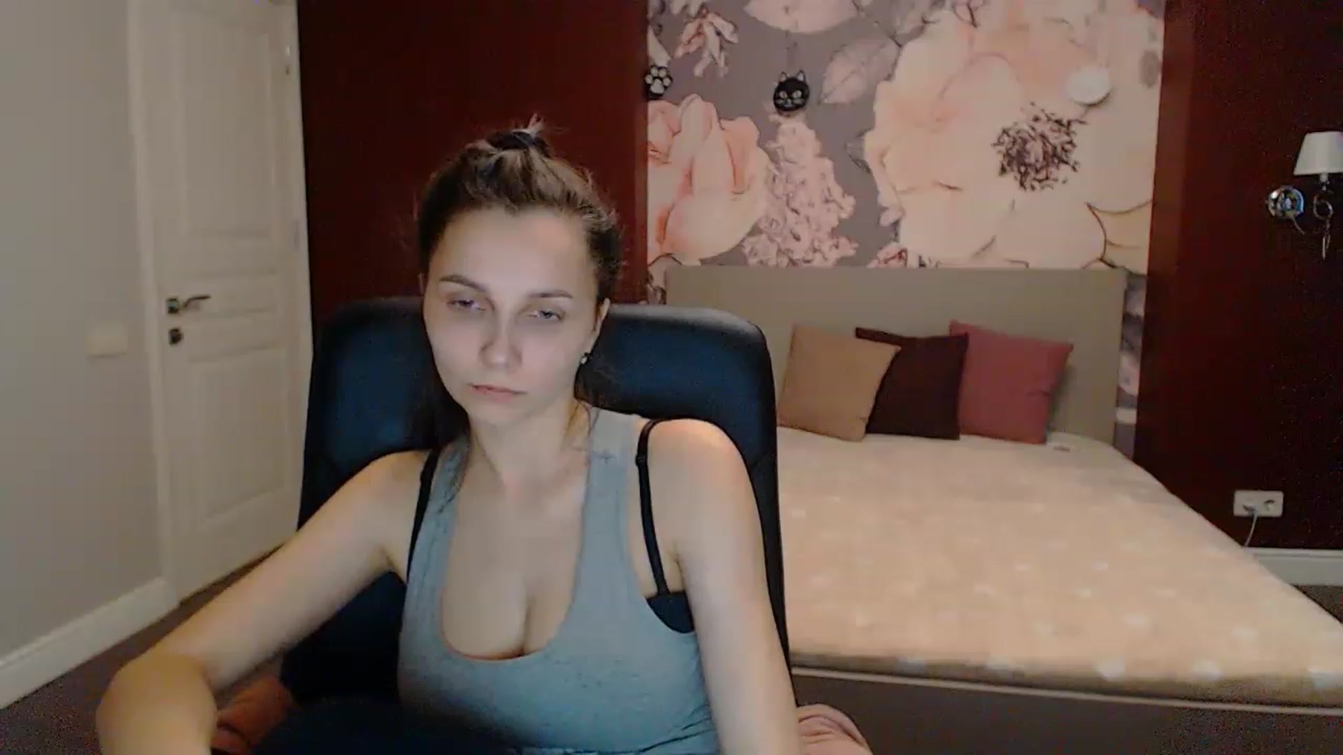 Gallery image thumbnail from Karina_Mils's myfreecams stream on, 03/19/2023, 15:32 image 9 of 20